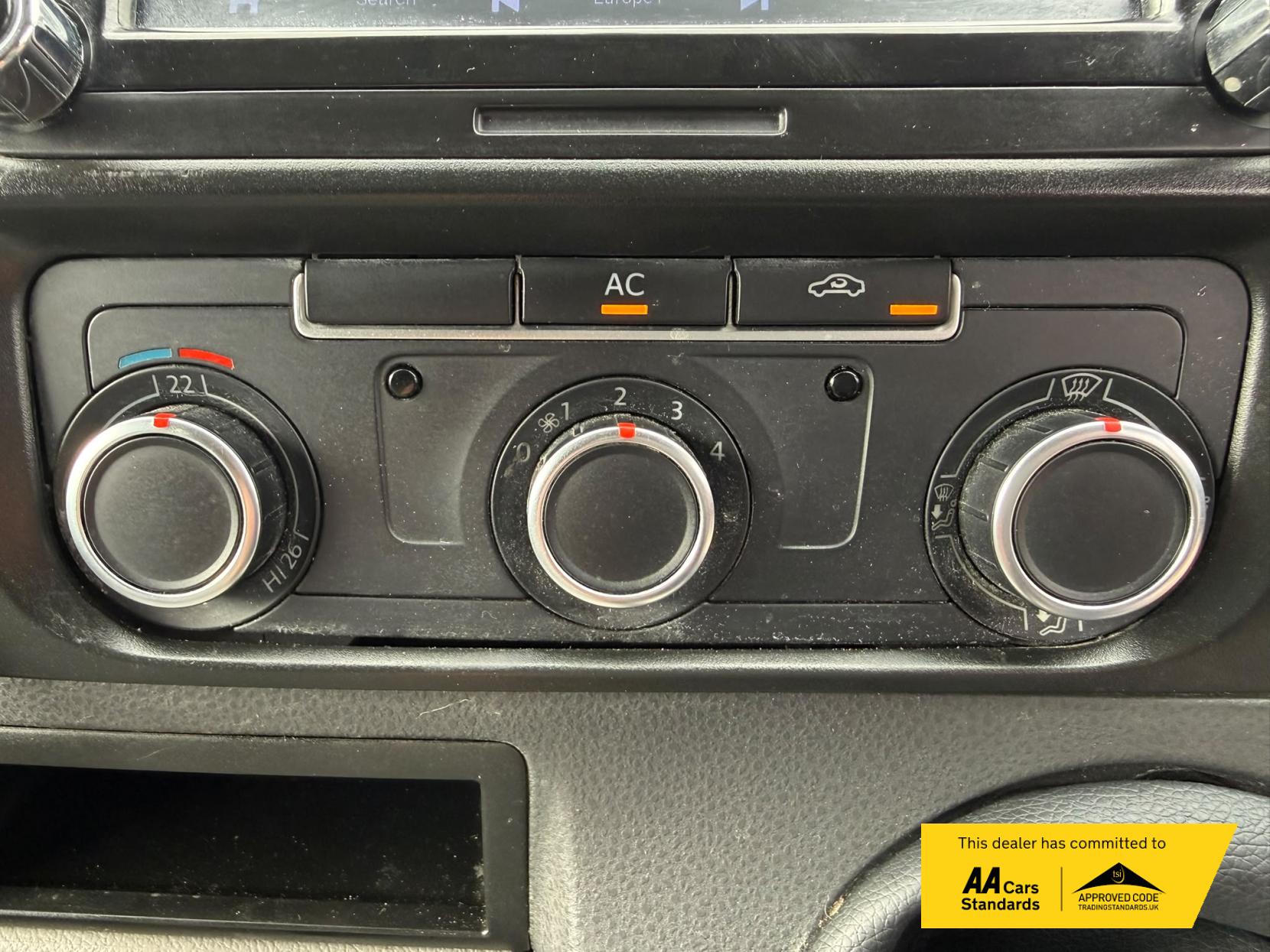 2011 Volkswagen Transporter 2.0 TDI T30 Panel Van 4dr Diesel Manual L3 H1 (203 g/km, 138 bhp) - Thumbnail 29