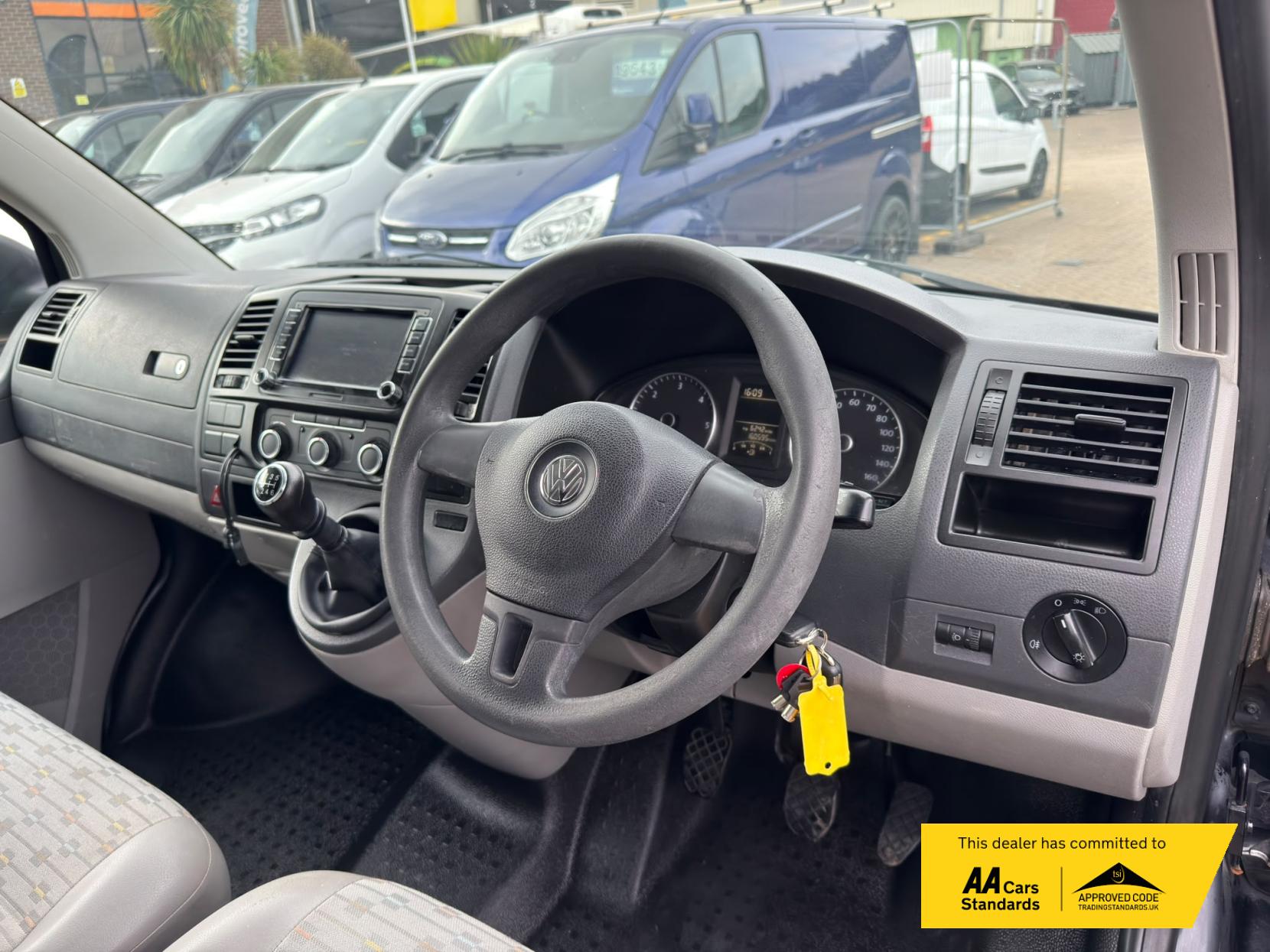 2011 Volkswagen Transporter 2.0 TDI T30 Panel Van 4dr Diesel Manual L3 H1 (203 g/km, 138 bhp) - Thumbnail 39