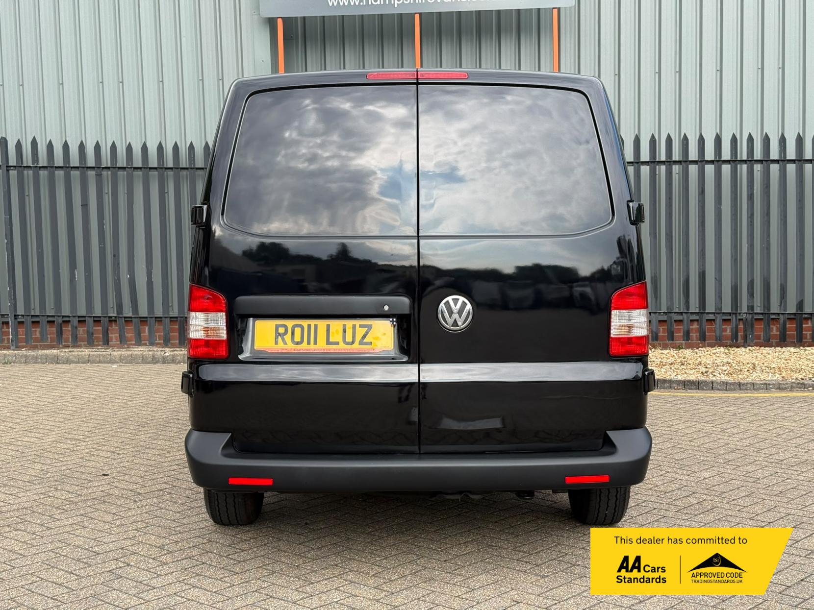 2011 Volkswagen Transporter 2.0 TDI T30 Panel Van 4dr Diesel Manual L3 H1 (203 g/km, 138 bhp) - Thumbnail 11