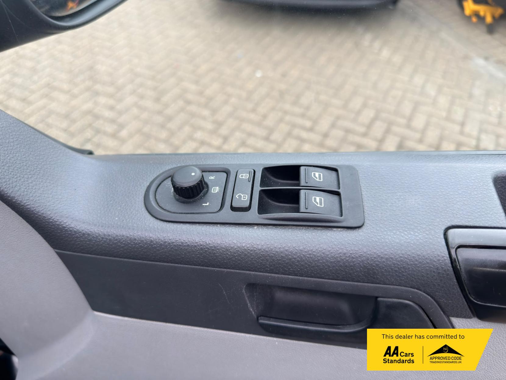 2011 Volkswagen Transporter 2.0 TDI T30 Panel Van 4dr Diesel Manual L3 H1 (203 g/km, 138 bhp) - Thumbnail 42