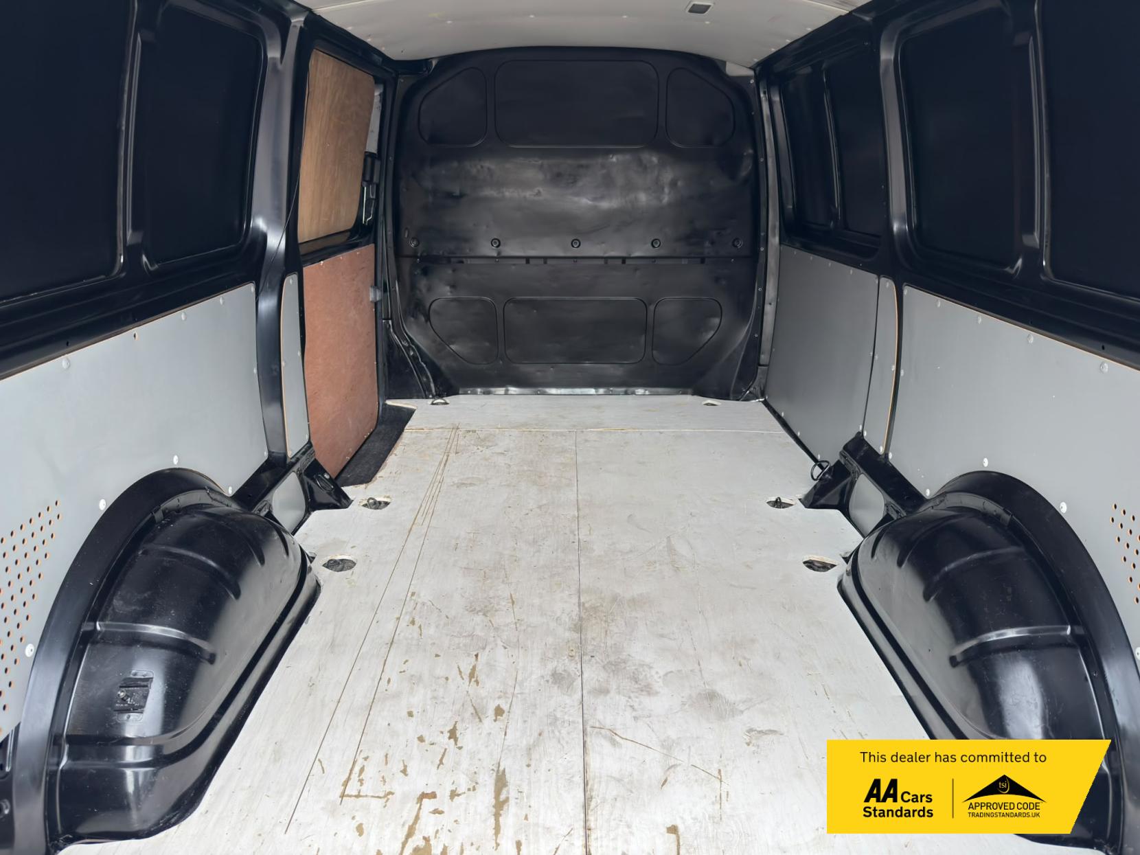 2011 Volkswagen Transporter 2.0 TDI T30 Panel Van 4dr Diesel Manual L3 H1 (203 g/km, 138 bhp) - Thumbnail 15