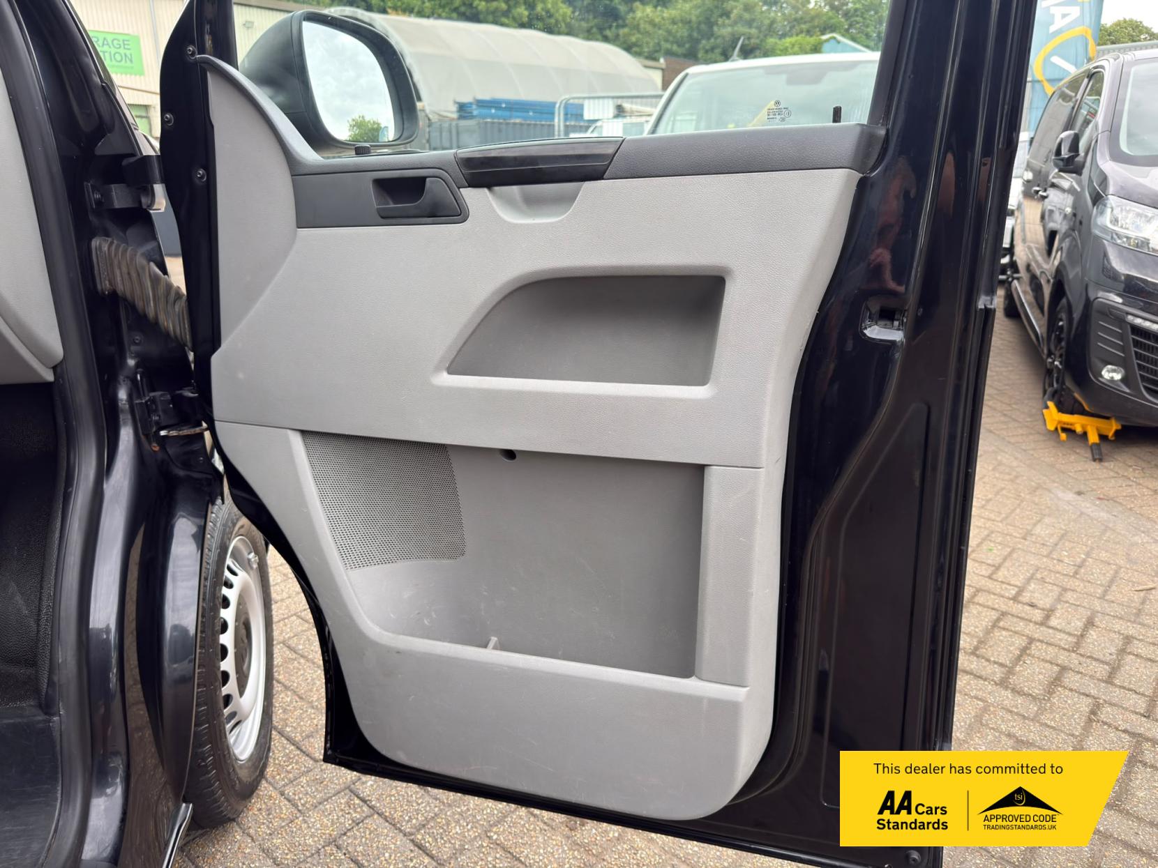 2011 Volkswagen Transporter 2.0 TDI T30 Panel Van 4dr Diesel Manual L3 H1 (203 g/km, 138 bhp) - Thumbnail 43