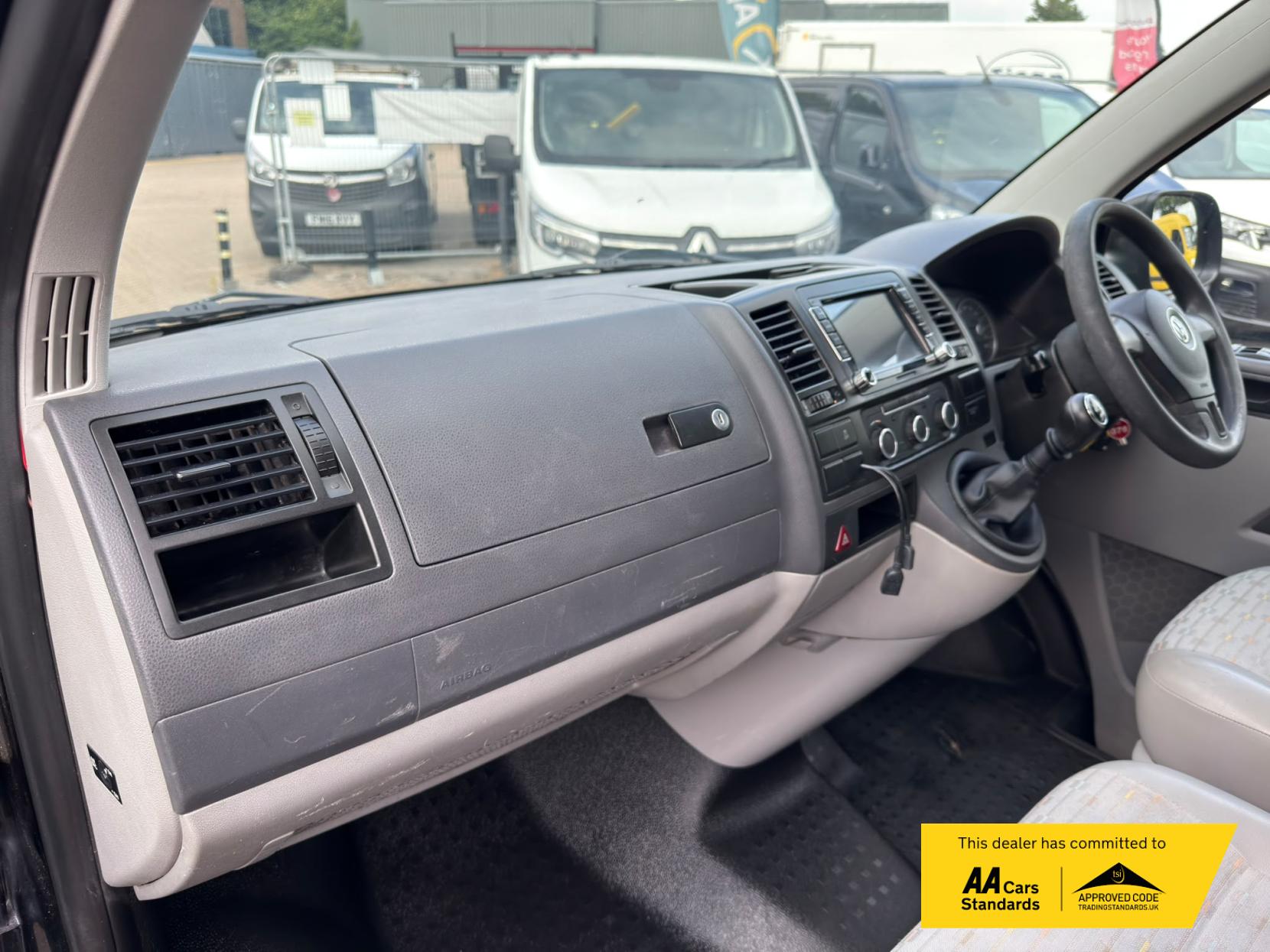 2011 Volkswagen Transporter 2.0 TDI T30 Panel Van 4dr Diesel Manual L3 H1 (203 g/km, 138 bhp) - Thumbnail 25