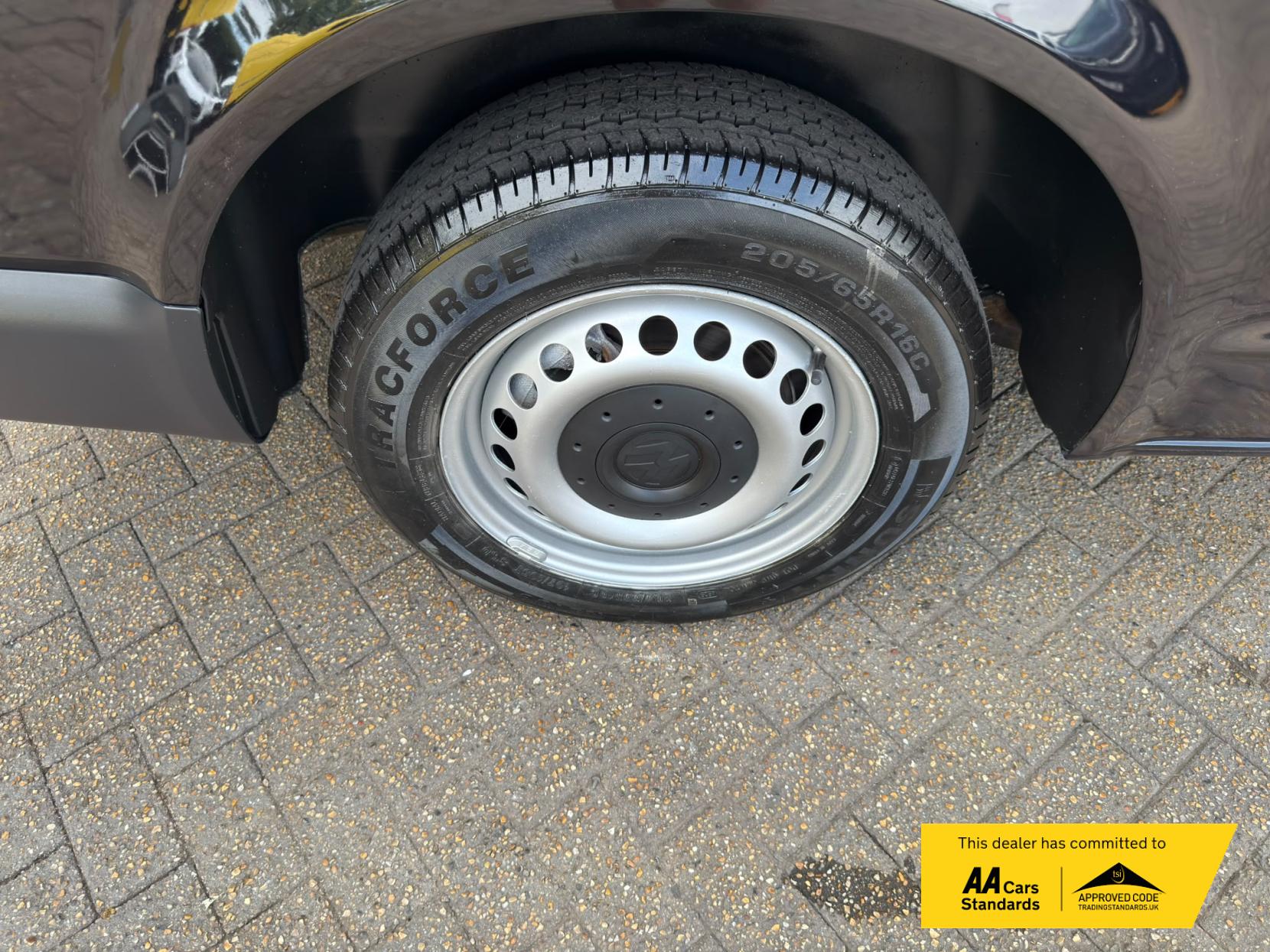 2011 Volkswagen Transporter 2.0 TDI T30 Panel Van 4dr Diesel Manual L3 H1 (203 g/km, 138 bhp) - Thumbnail 47