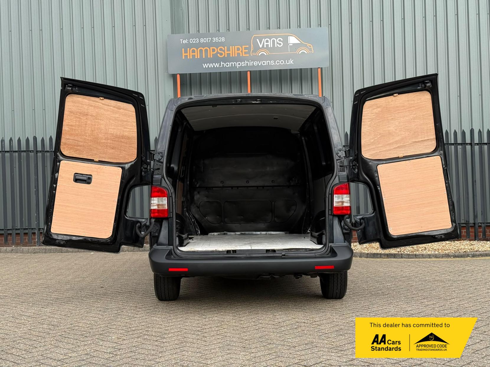 2011 Volkswagen Transporter 2.0 TDI T30 Panel Van 4dr Diesel Manual L3 H1 (203 g/km, 138 bhp) - Thumbnail 12