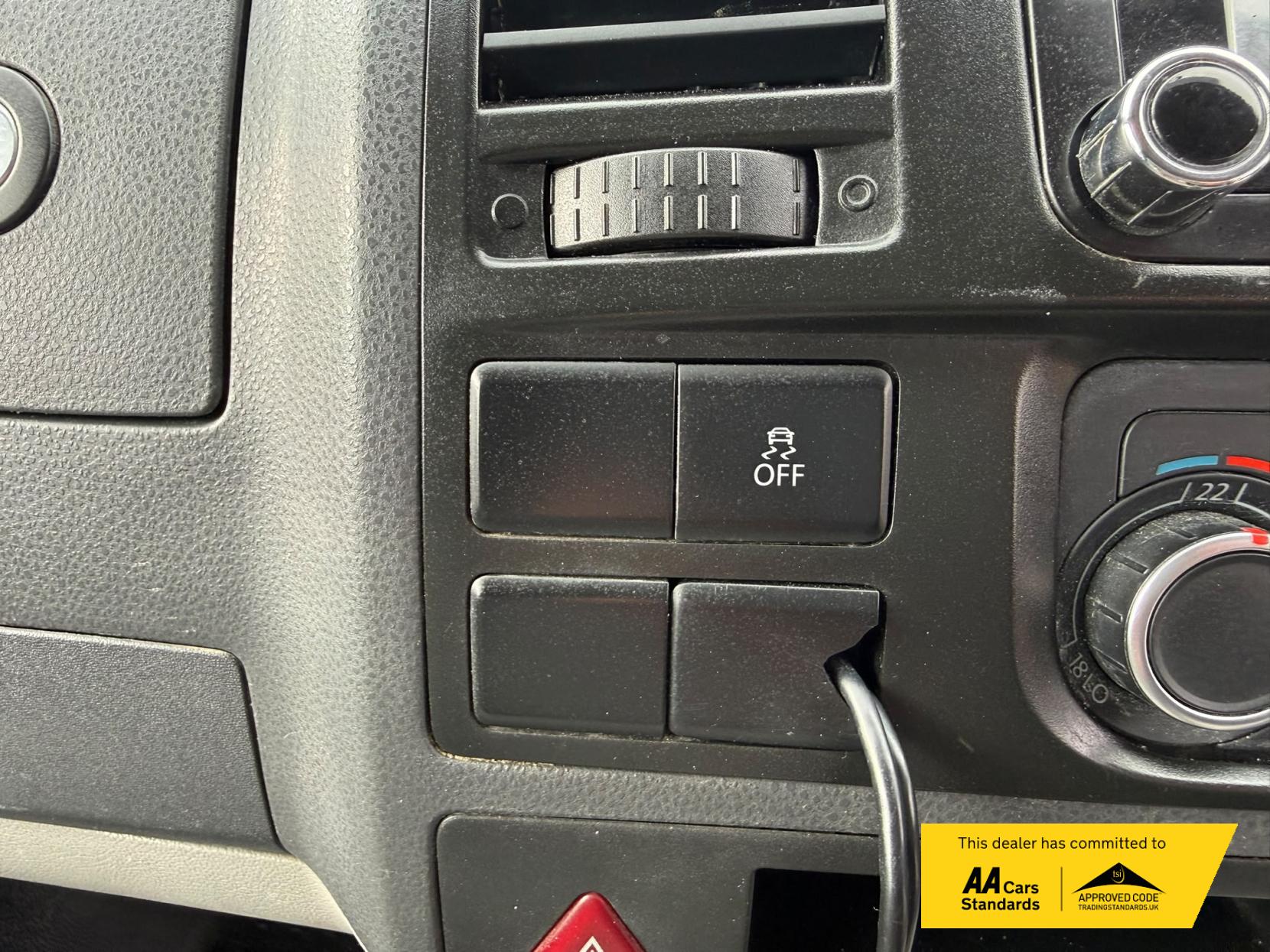 2011 Volkswagen Transporter 2.0 TDI T30 Panel Van 4dr Diesel Manual L3 H1 (203 g/km, 138 bhp) - Thumbnail 28