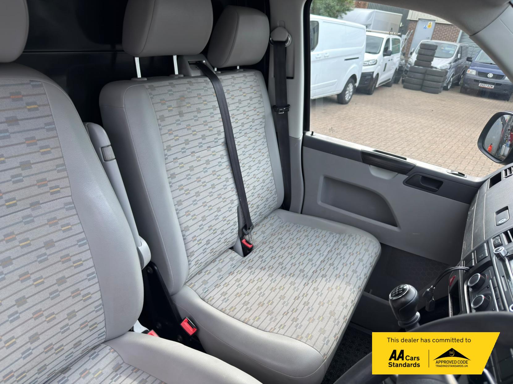 2011 Volkswagen Transporter 2.0 TDI T30 Panel Van 4dr Diesel Manual L3 H1 (203 g/km, 138 bhp) - Thumbnail 21