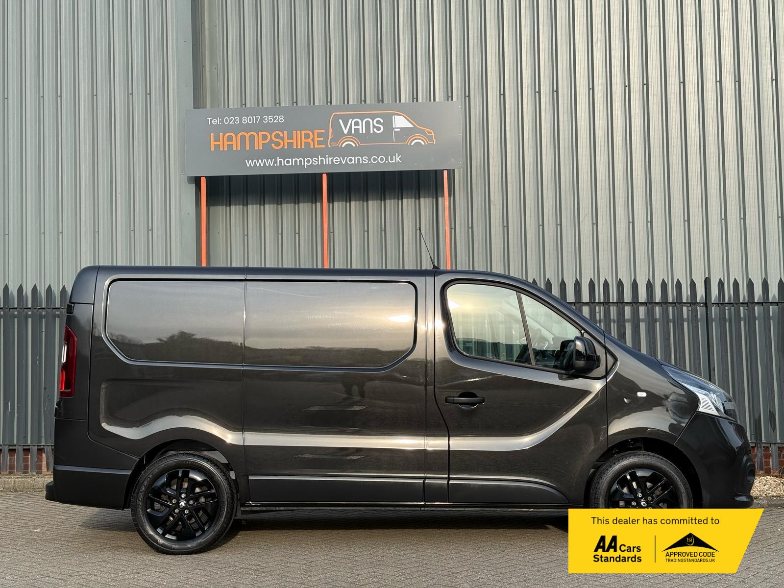 Renault Trafic 1.6 dCi 27 Sport Nav Panel Van 5dr Diesel Manual SWB Standard Roof Euro 6 (120 ps)