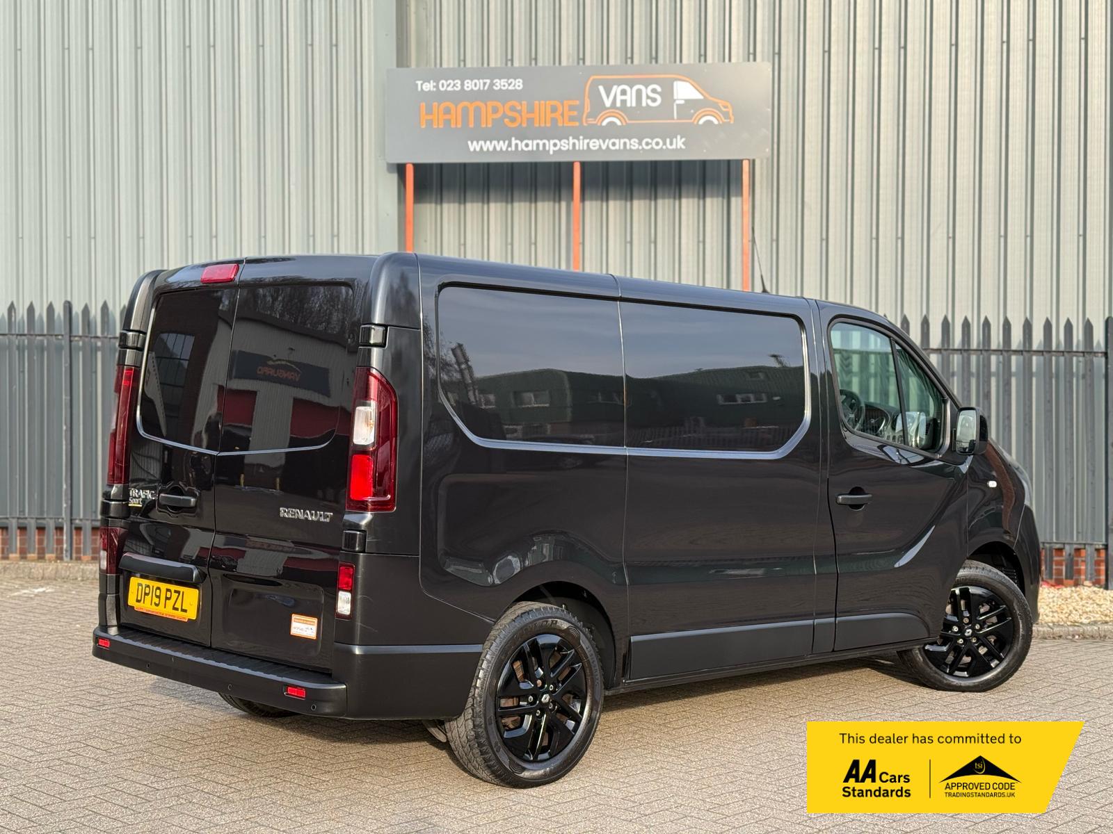 Renault Trafic 1.6 dCi 27 Sport Nav Panel Van 5dr Diesel Manual SWB Standard Roof Euro 6 (120 ps)