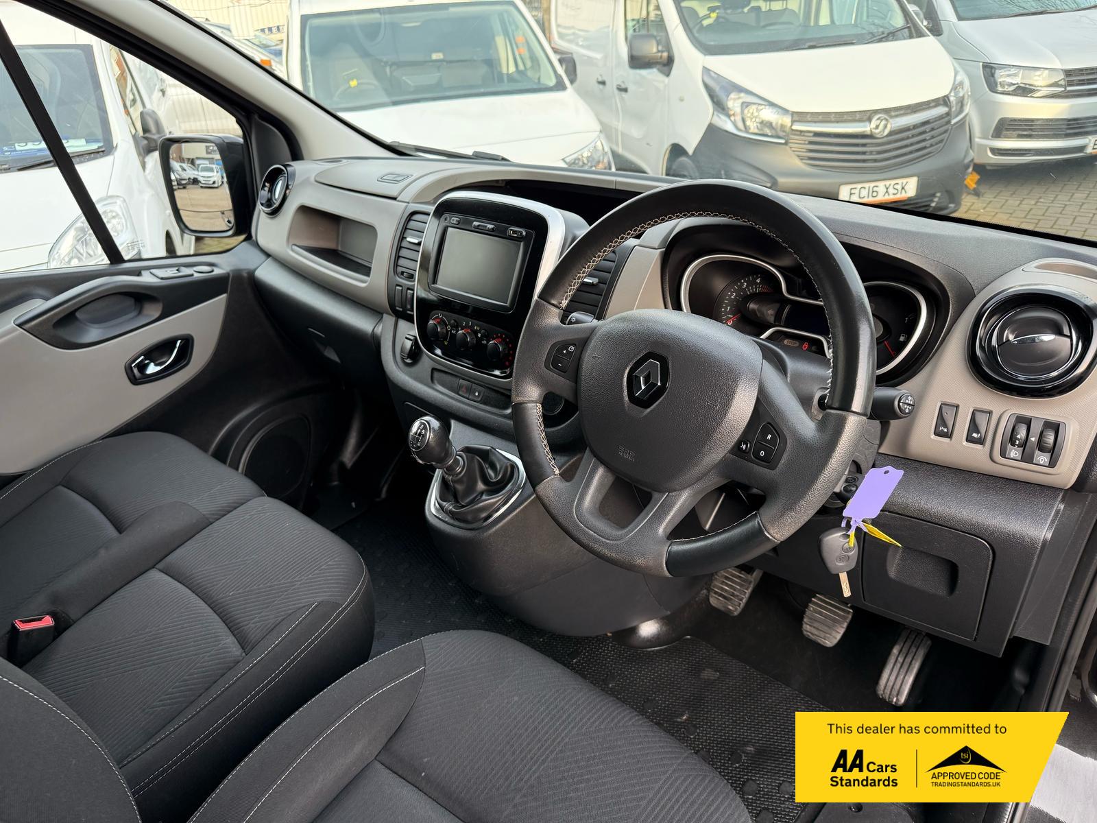 Renault Trafic 1.6 dCi 27 Sport Nav Panel Van 5dr Diesel Manual SWB Standard Roof Euro 6 (120 ps)