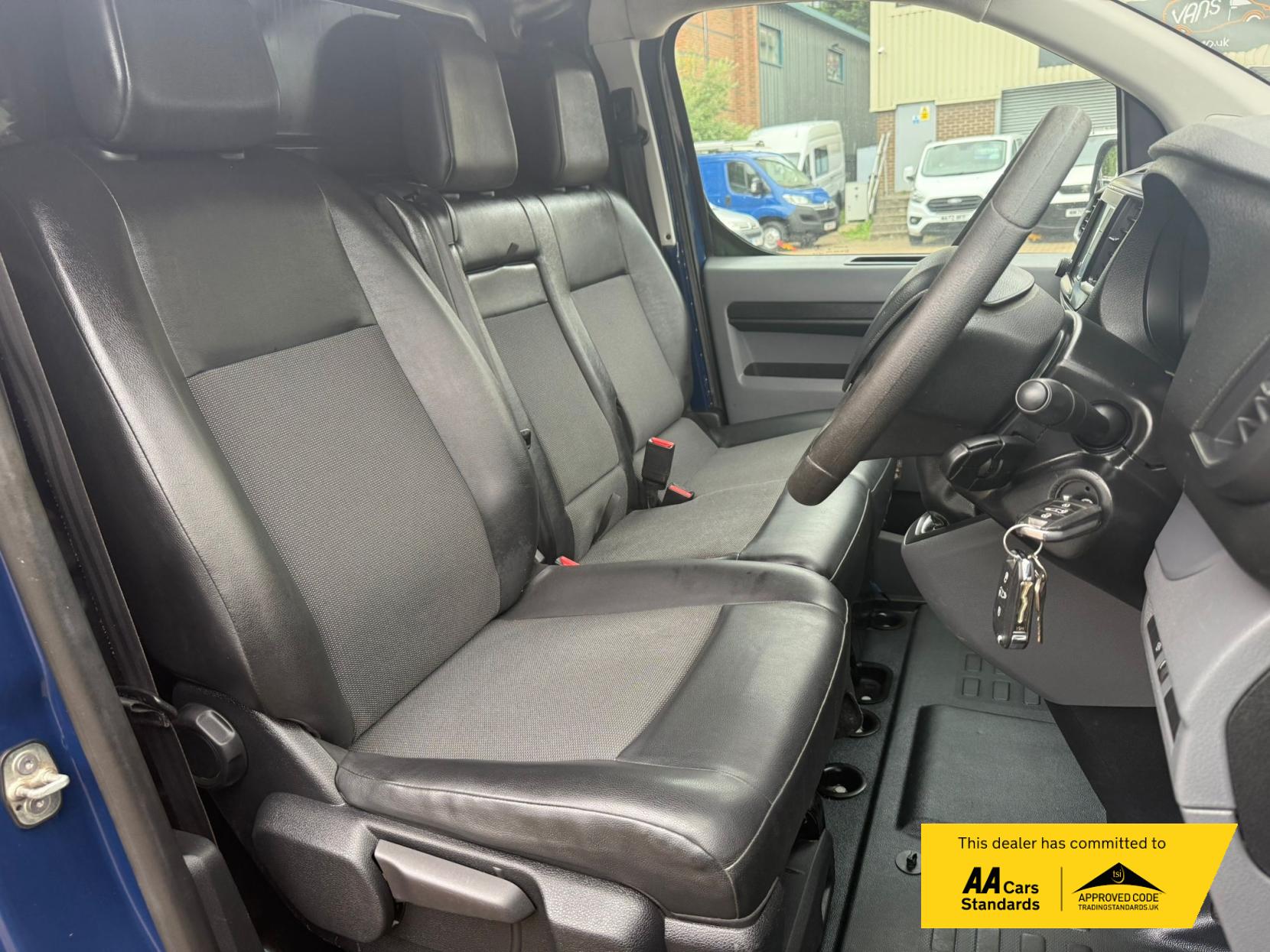 Peugeot Expert 1.6 BlueHDi 1000 Professional Standard Panel Van 6dr Diesel Manual MWB Euro 6 (95 ps)