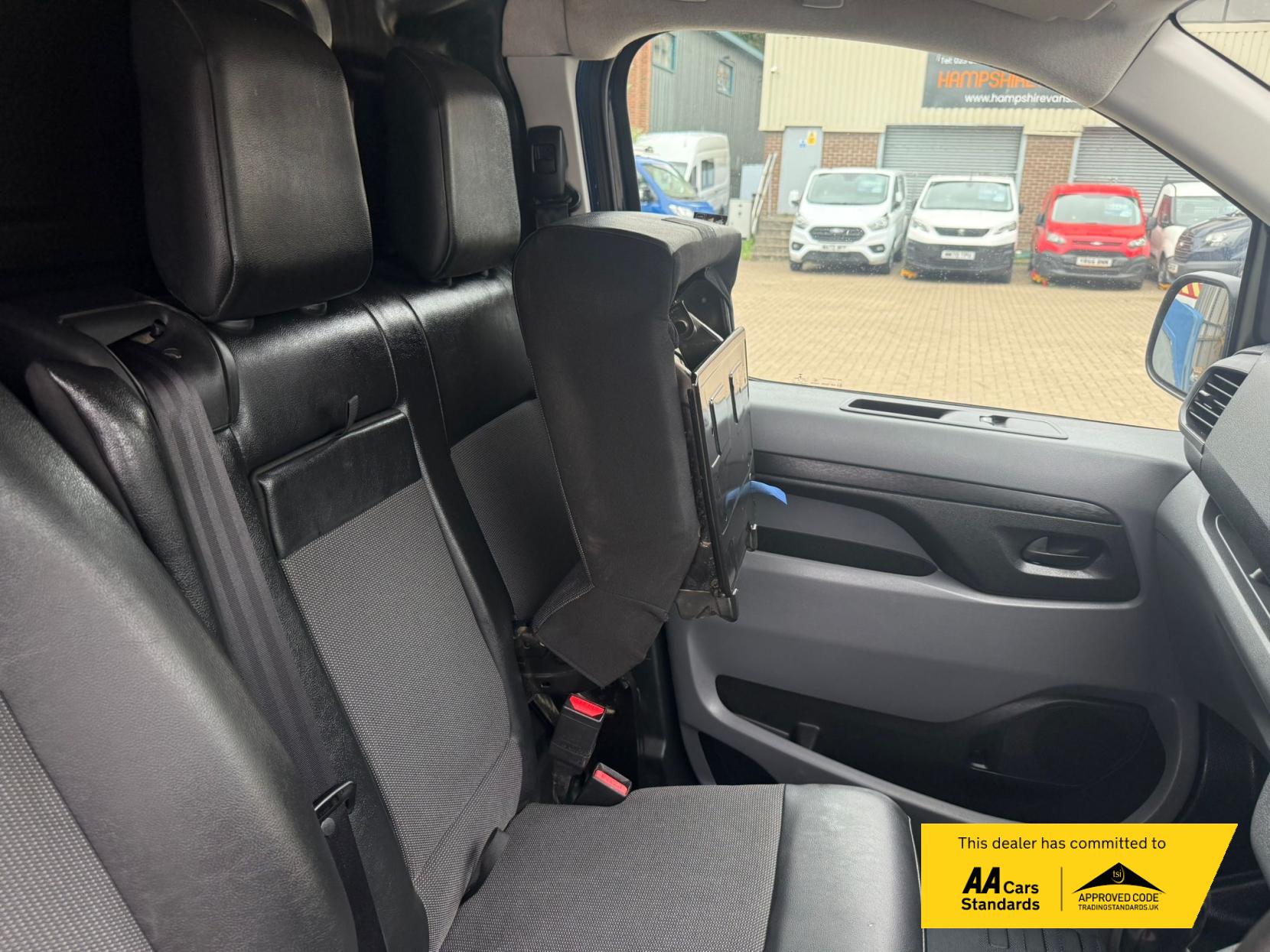 Peugeot Expert 1.6 BlueHDi 1000 Professional Standard Panel Van 6dr Diesel Manual MWB Euro 6 (95 ps)