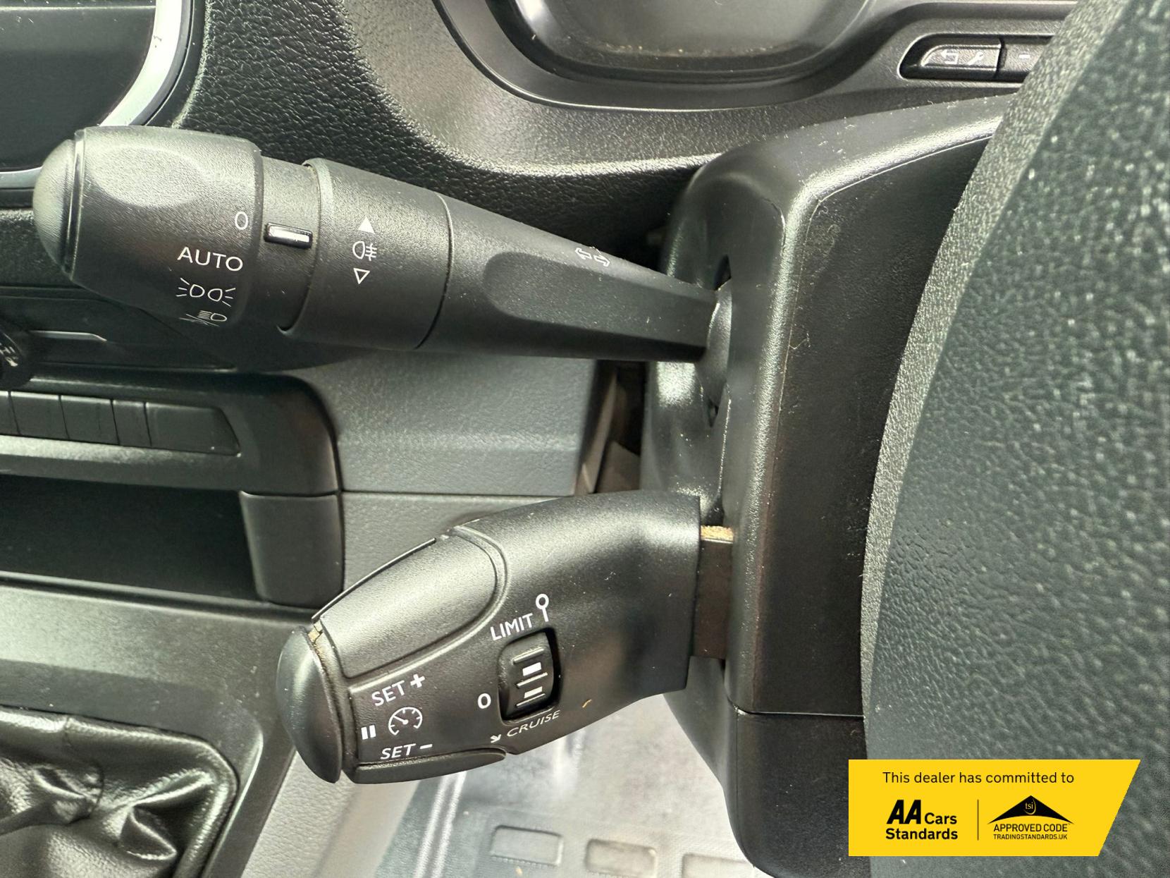 Peugeot Expert 1.6 BlueHDi 1000 Professional Standard Panel Van 6dr Diesel Manual MWB Euro 6 (95 ps)