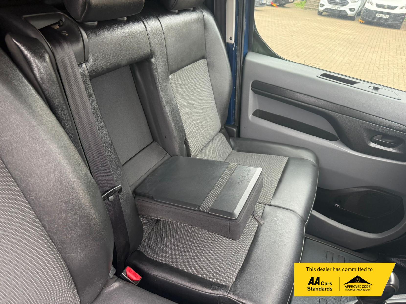 Peugeot Expert 1.6 BlueHDi 1000 Professional Standard Panel Van 6dr Diesel Manual MWB Euro 6 (95 ps)