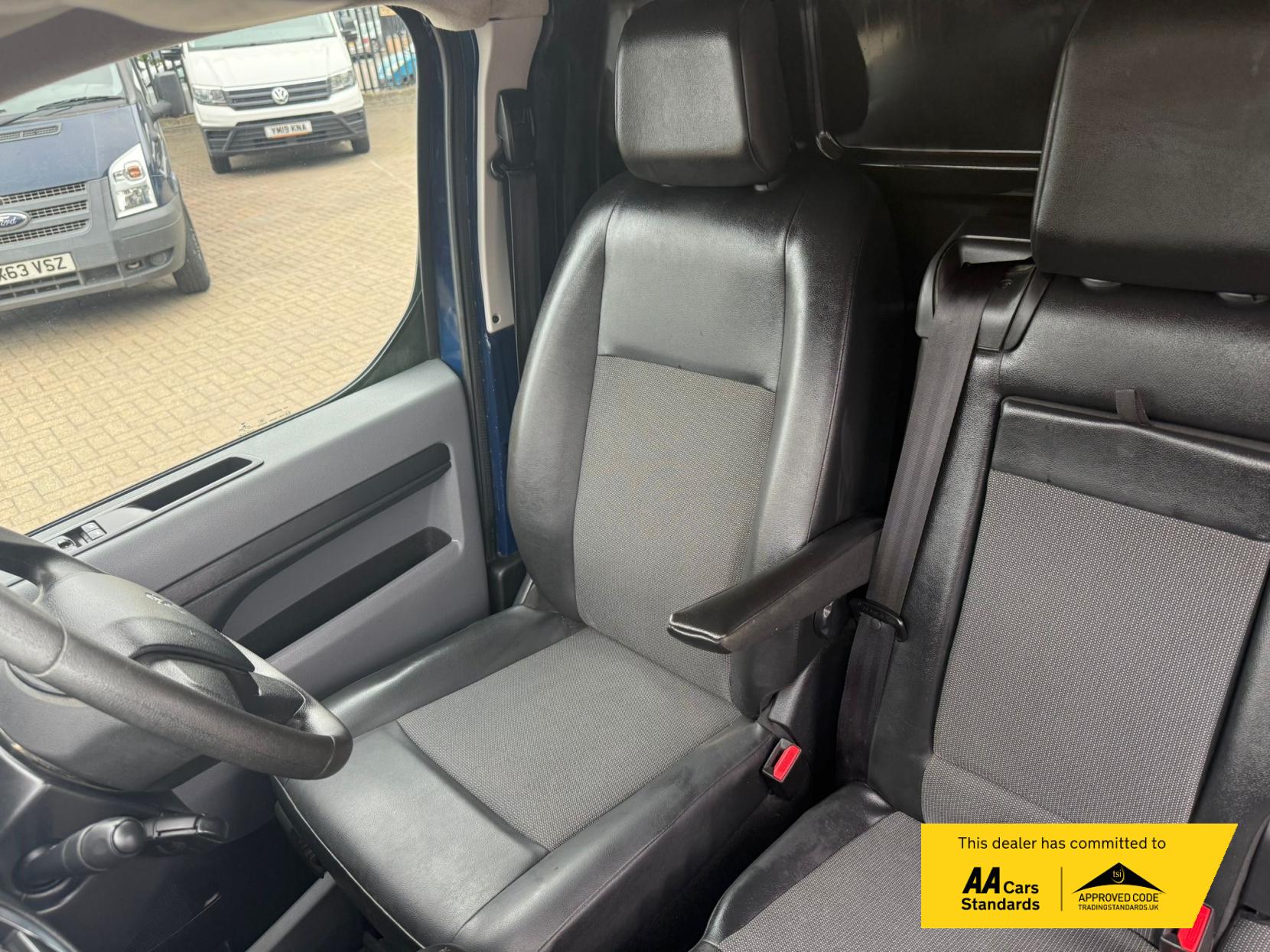 Peugeot Expert 1.6 BlueHDi 1000 Professional Standard Panel Van 6dr Diesel Manual MWB Euro 6 (95 ps)