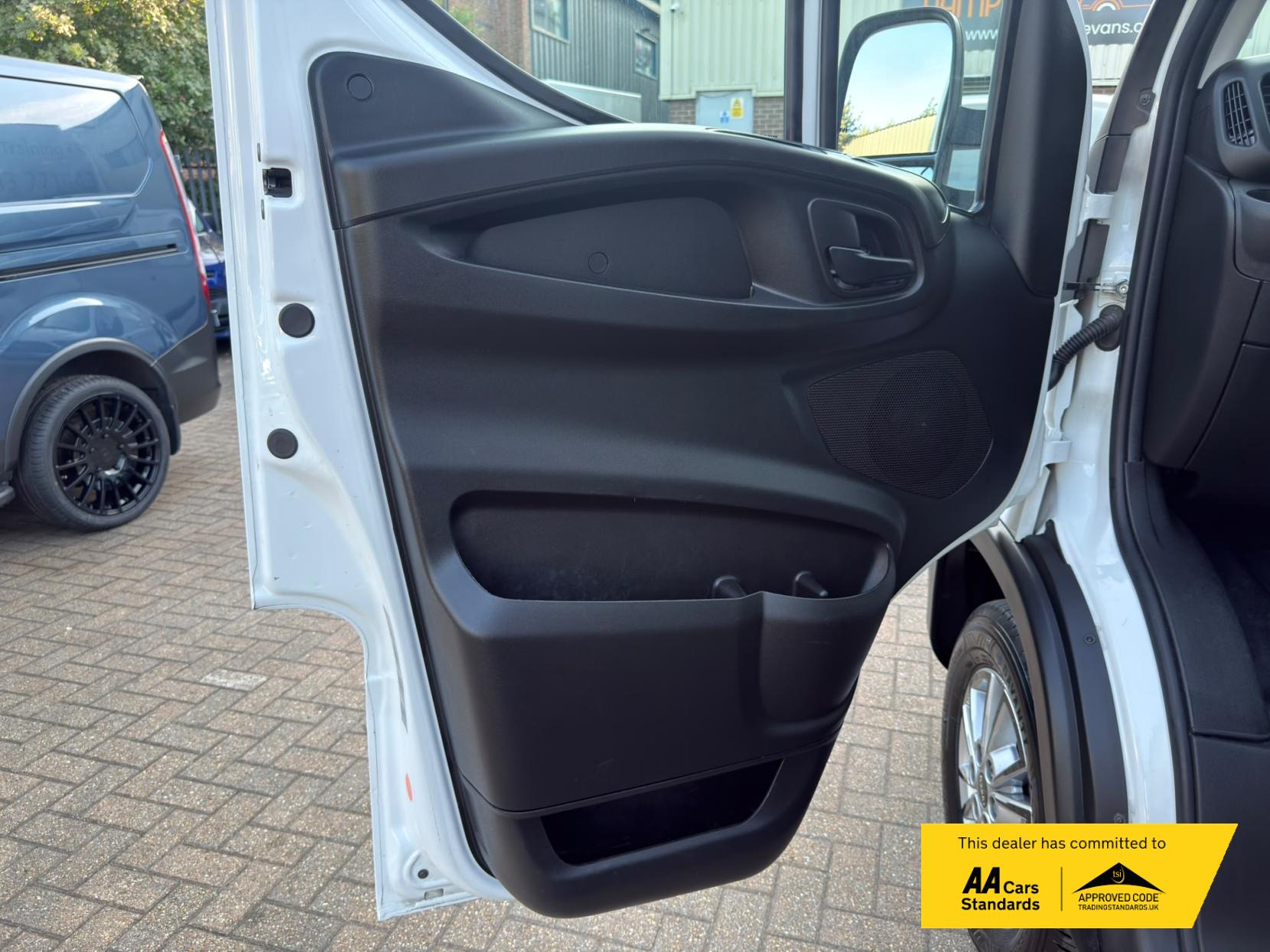 2025 Iveco Daily 2.3D HPI 14V 35S 3450 Curtain Side Luton 2dr Diesel Manual Euro 6 (136 ps) - Thumbnail 20