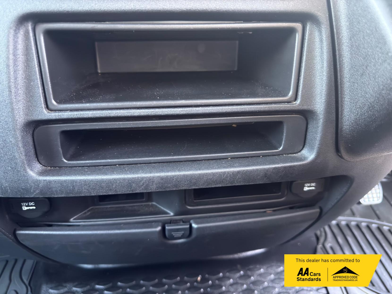 2025 Iveco Daily 2.3D HPI 14V 35S 3450 Curtain Side Luton 2dr Diesel Manual Euro 6 (136 ps) - Thumbnail 34