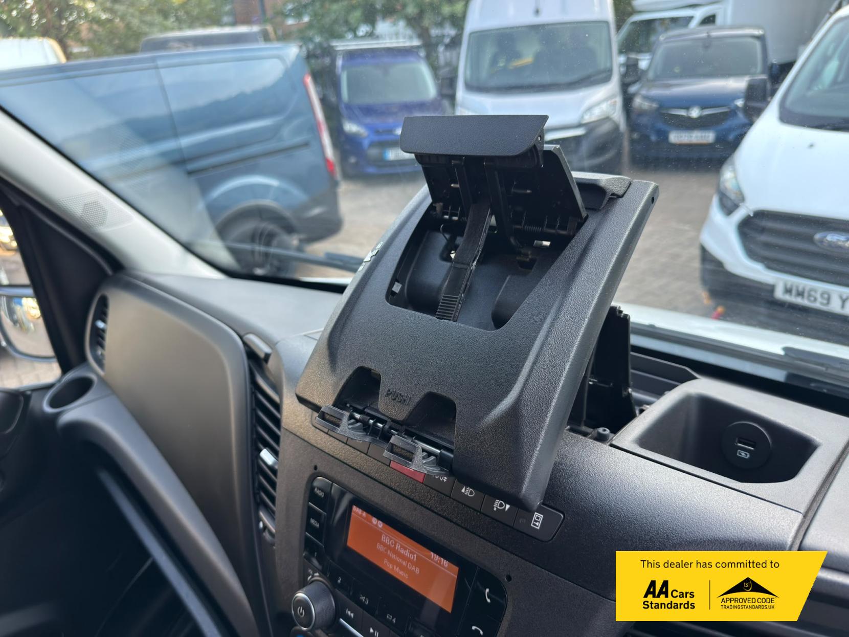 2025 Iveco Daily 2.3D HPI 14V 35S 3450 Curtain Side Luton 2dr Diesel Manual Euro 6 (136 ps) - Thumbnail 31
