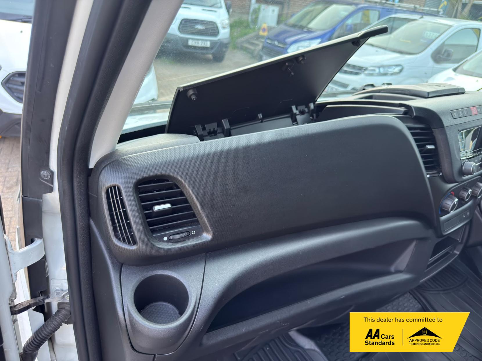 2025 Iveco Daily 2.3D HPI 14V 35S 3450 Curtain Side Luton 2dr Diesel Manual Euro 6 (136 ps) - Thumbnail 23