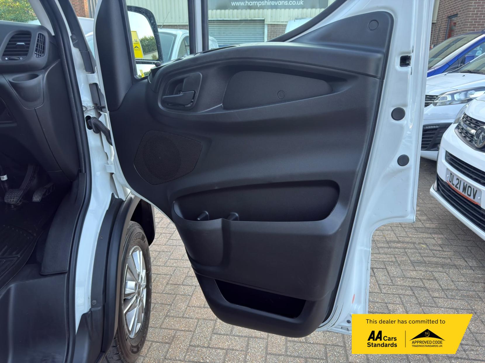 2025 Iveco Daily 2.3D HPI 14V 35S 3450 Curtain Side Luton 2dr Diesel Manual Euro 6 (136 ps) - Thumbnail 46