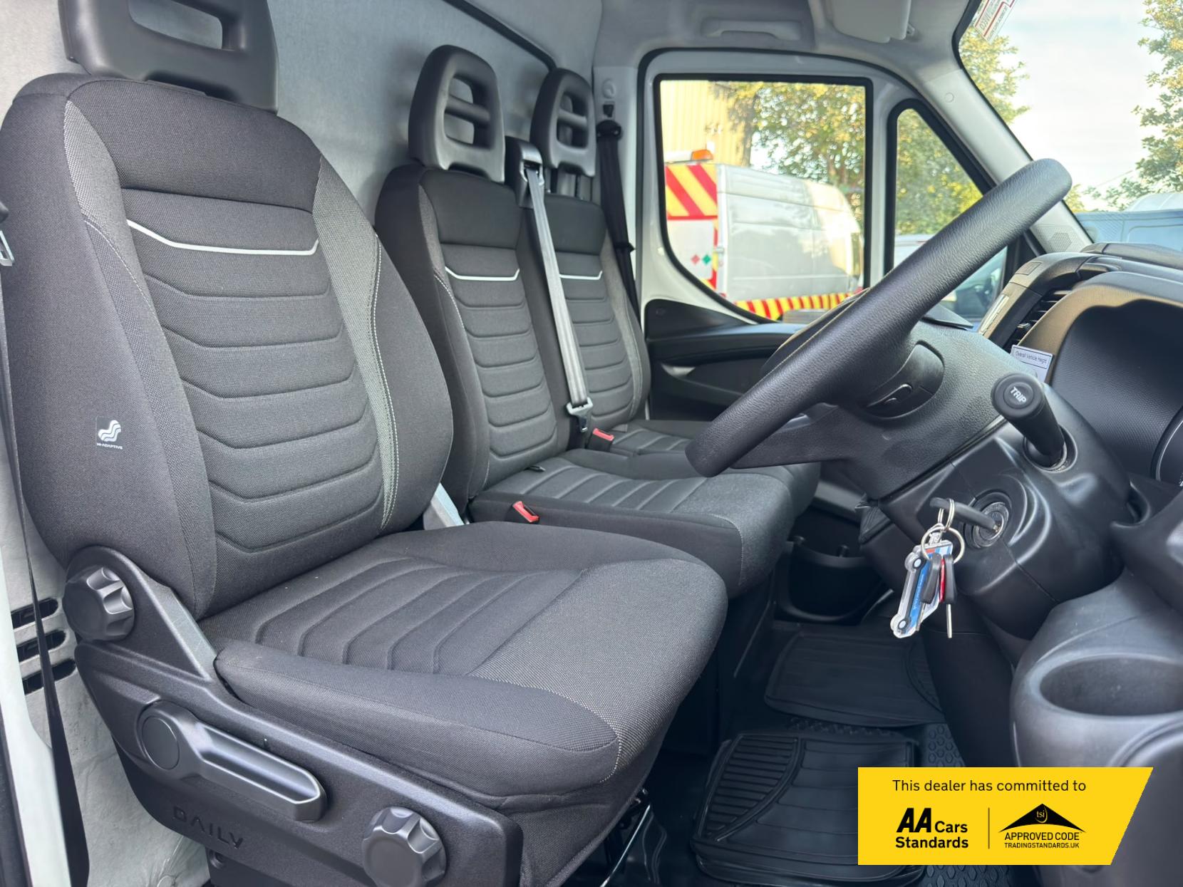 2025 Iveco Daily 2.3D HPI 14V 35S 3450 Curtain Side Luton 2dr Diesel Manual Euro 6 (136 ps) - Thumbnail 17