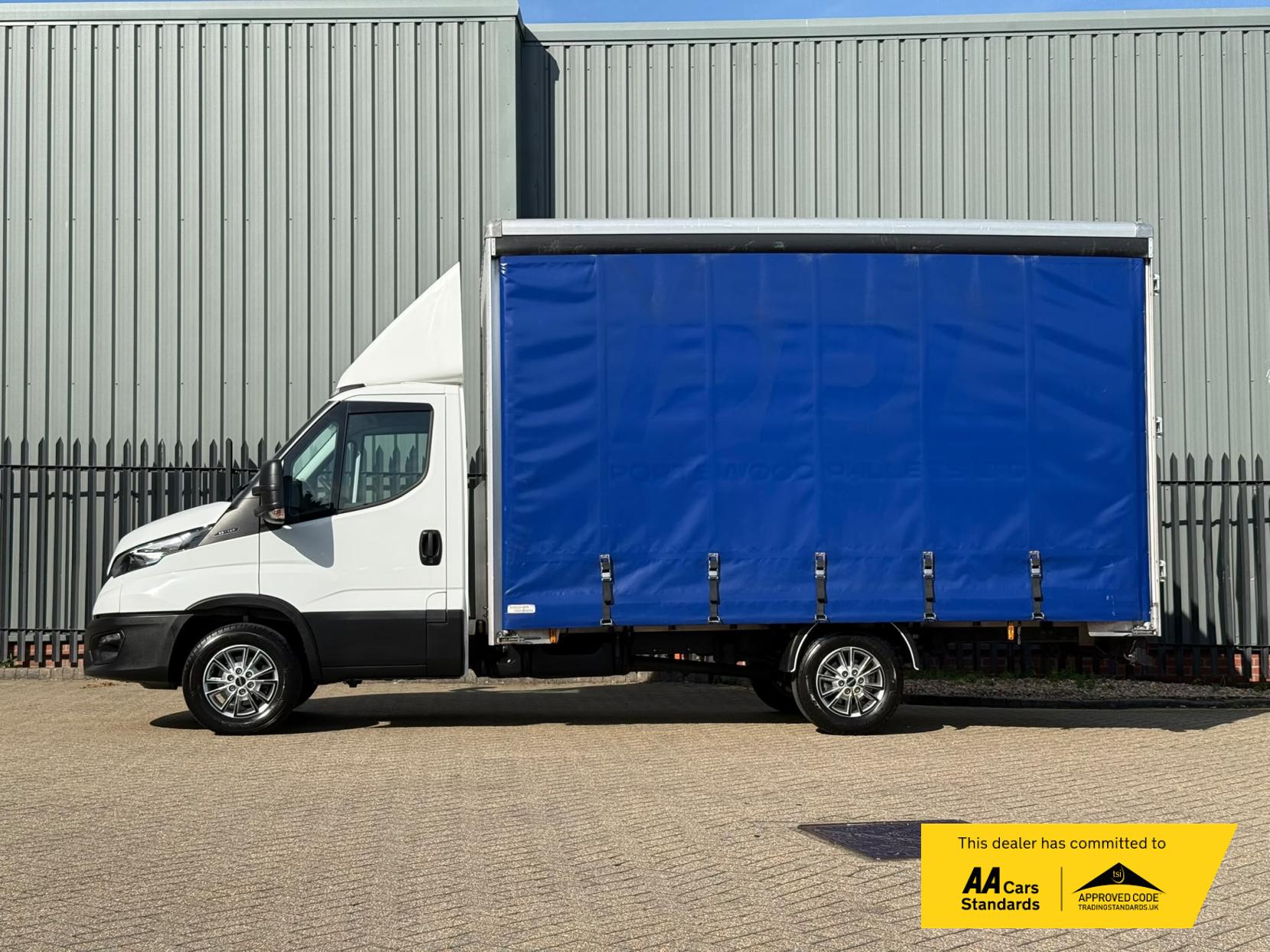 2025 Iveco Daily 2.3D HPI 14V 35S 3450 Curtain Side Luton 2dr Diesel Manual Euro 6 (136 ps) - Thumbnail 5
