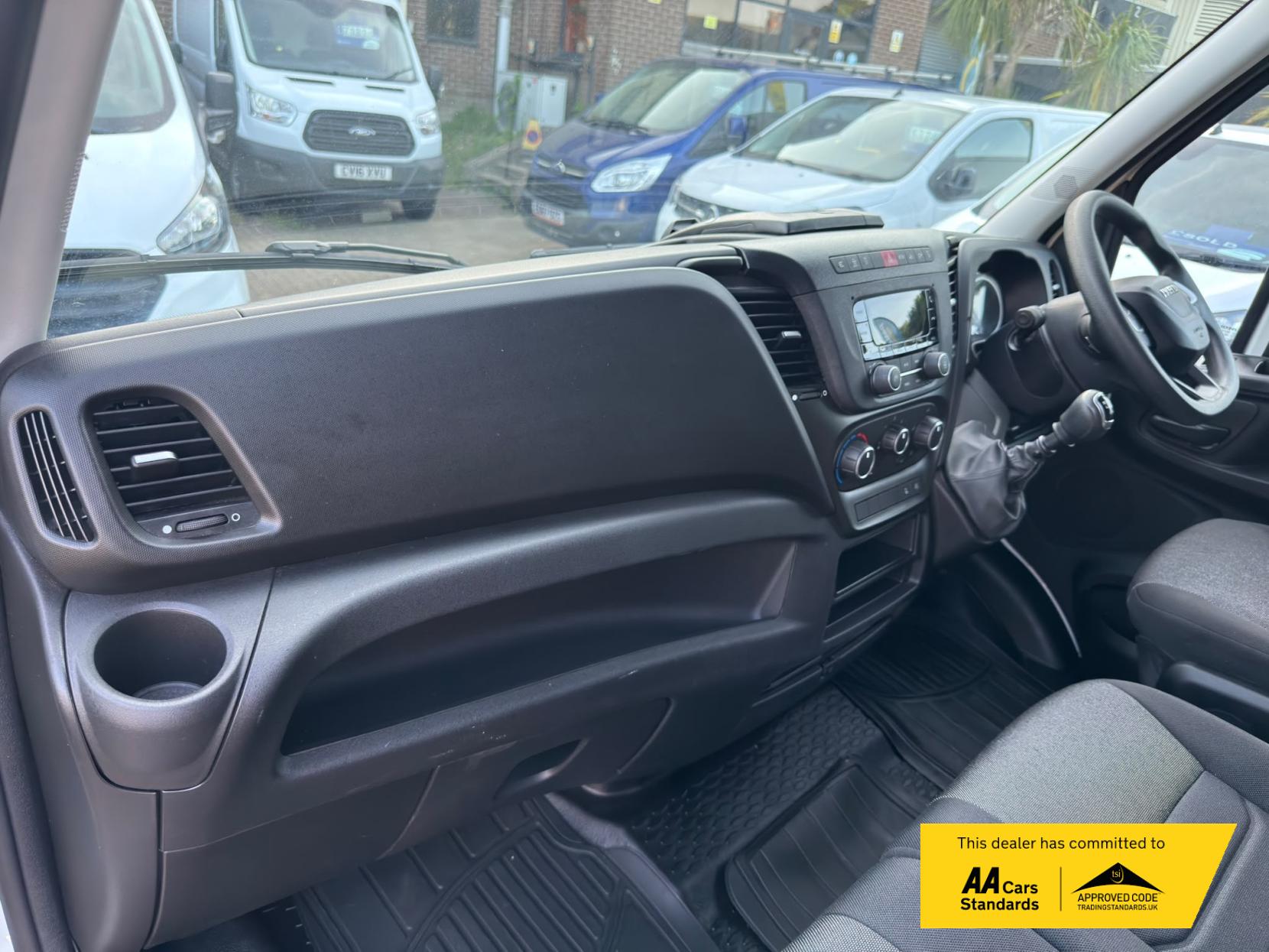2025 Iveco Daily 2.3D HPI 14V 35S 3450 Curtain Side Luton 2dr Diesel Manual Euro 6 (136 ps) - Thumbnail 22