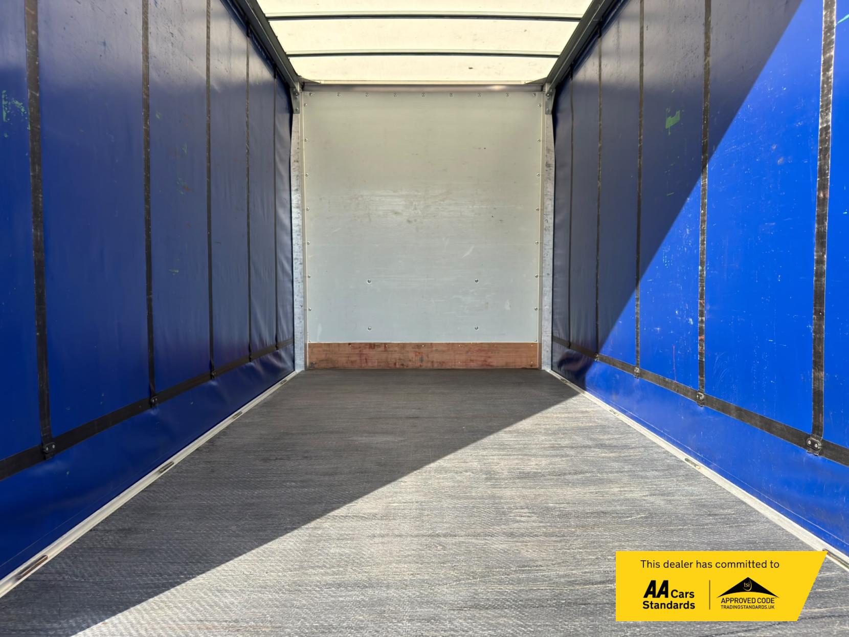 2025 Iveco Daily 2.3D HPI 14V 35S 3450 Curtain Side Luton 2dr Diesel Manual Euro 6 (136 ps) - Thumbnail 13