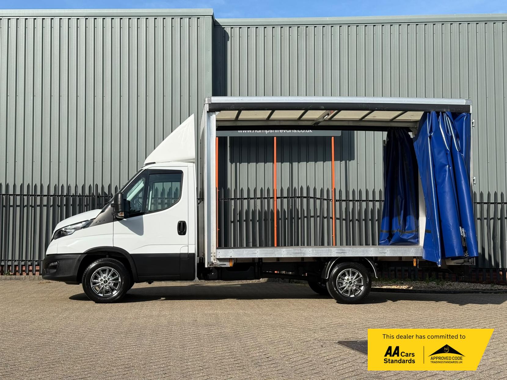 2025 Iveco Daily 2.3D HPI 14V 35S 3450 Curtain Side Luton 2dr Diesel Manual Euro 6 (136 ps) - Thumbnail 7