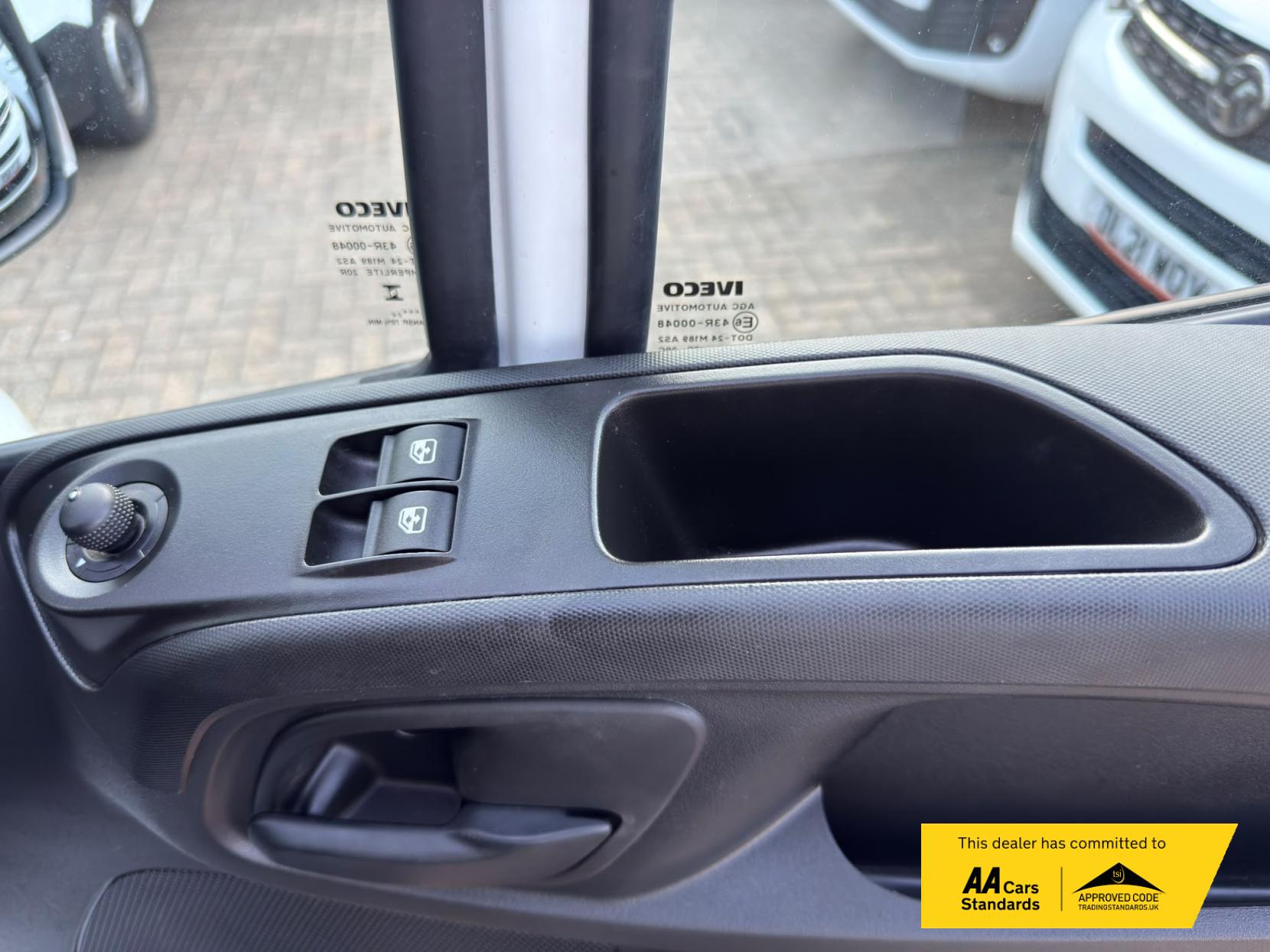 2025 Iveco Daily 2.3D HPI 14V 35S 3450 Curtain Side Luton 2dr Diesel Manual Euro 6 (136 ps) - Thumbnail 45
