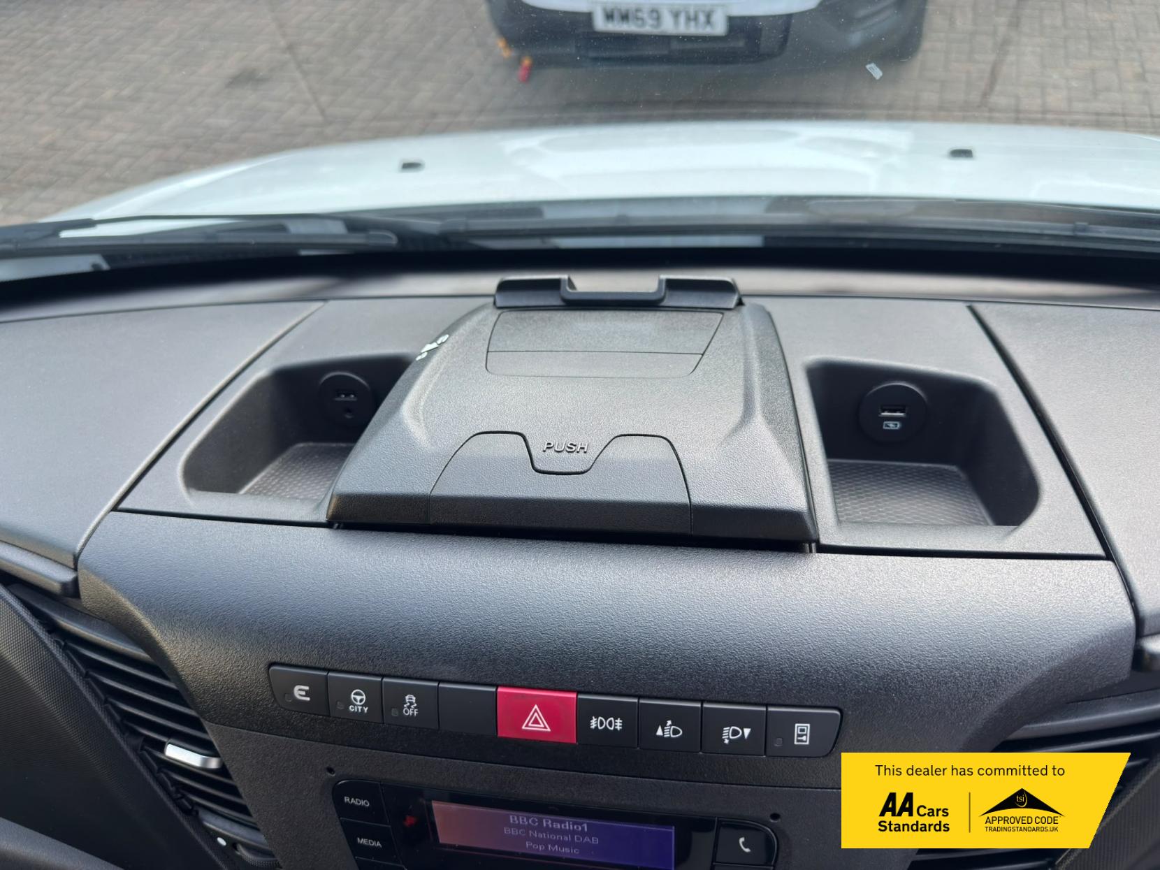 2025 Iveco Daily 2.3D HPI 14V 35S 3450 Curtain Side Luton 2dr Diesel Manual Euro 6 (136 ps) - Thumbnail 29