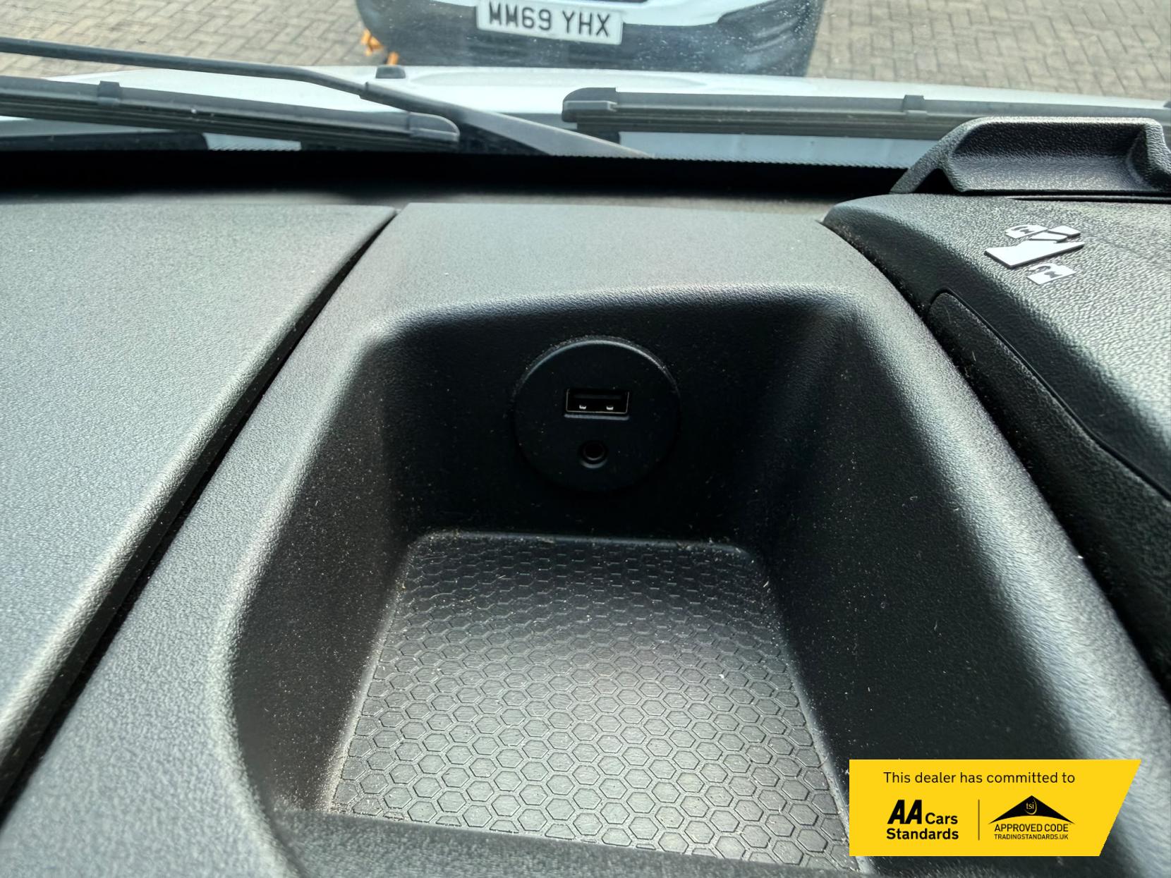 2025 Iveco Daily 2.3D HPI 14V 35S 3450 Curtain Side Luton 2dr Diesel Manual Euro 6 (136 ps) - Thumbnail 32