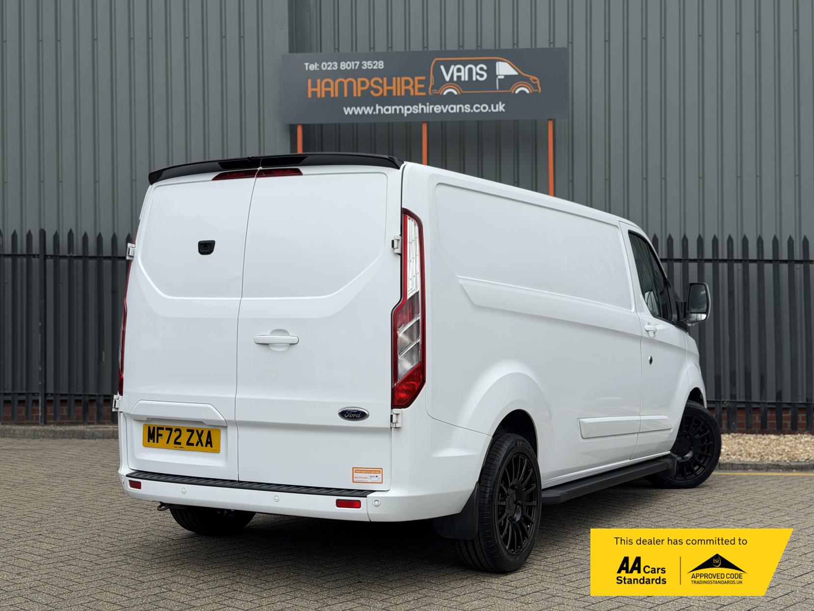 2022 Ford Transit Custom 2.0 300 EcoBlue Limited Panel Van 5dr Diesel Manual L2 H1 Euro 6 (s/s) (130 ps) - Thumbnail 3