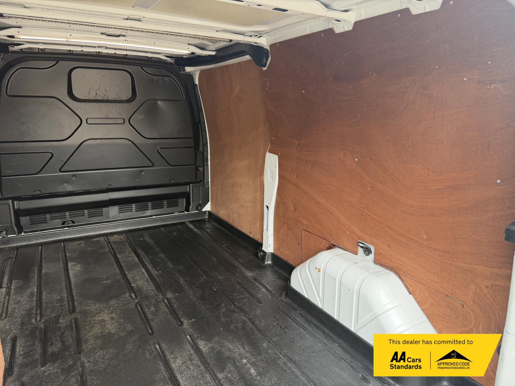 2022 Ford Transit Custom 2.0 300 EcoBlue Limited Panel Van 5dr Diesel Manual L2 H1 Euro 6 (s/s) (130 ps) - Thumbnail 23