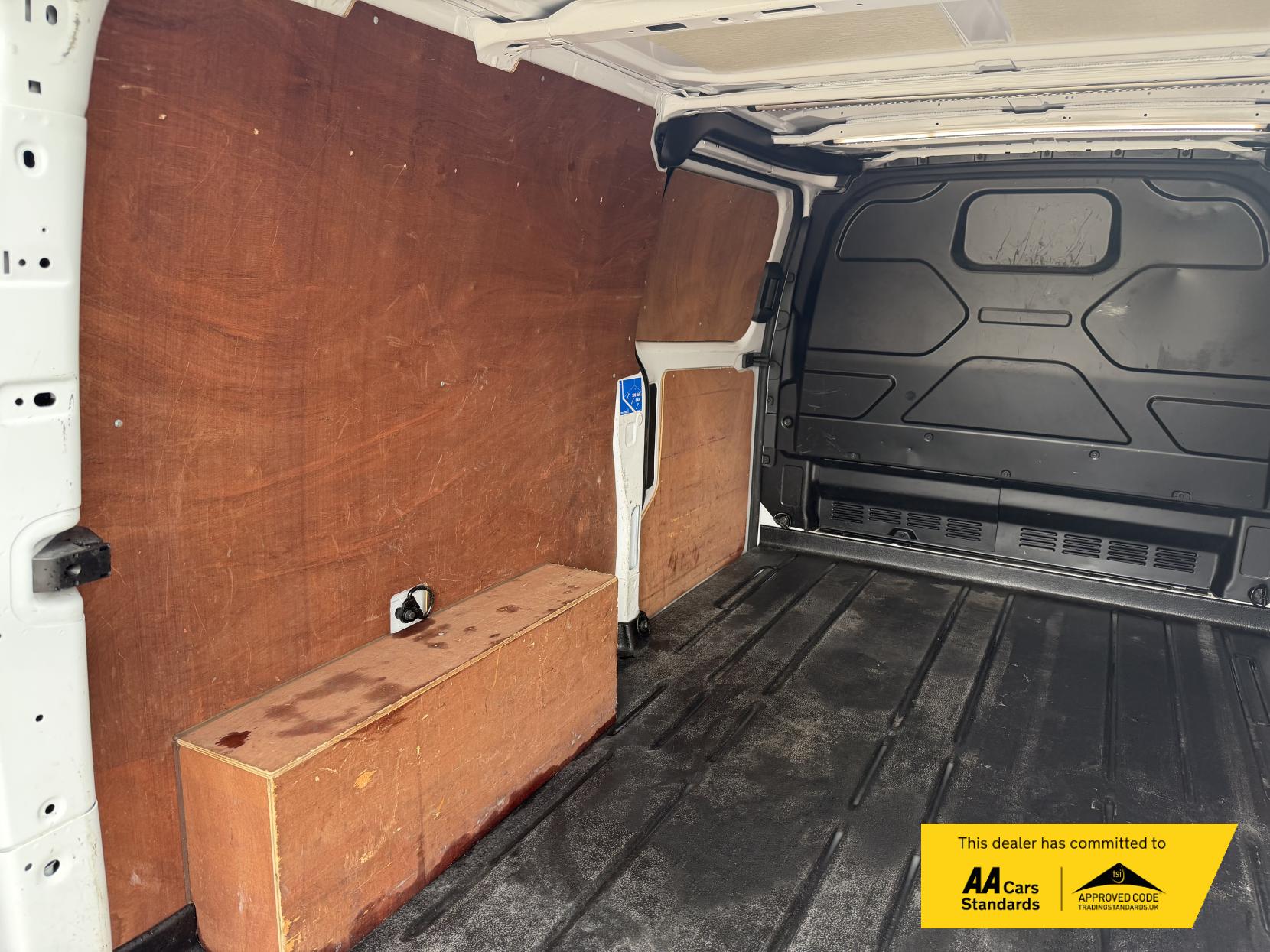 2022 Ford Transit Custom 2.0 300 EcoBlue Limited Panel Van 5dr Diesel Manual L2 H1 Euro 6 (s/s) (130 ps) - Thumbnail 21