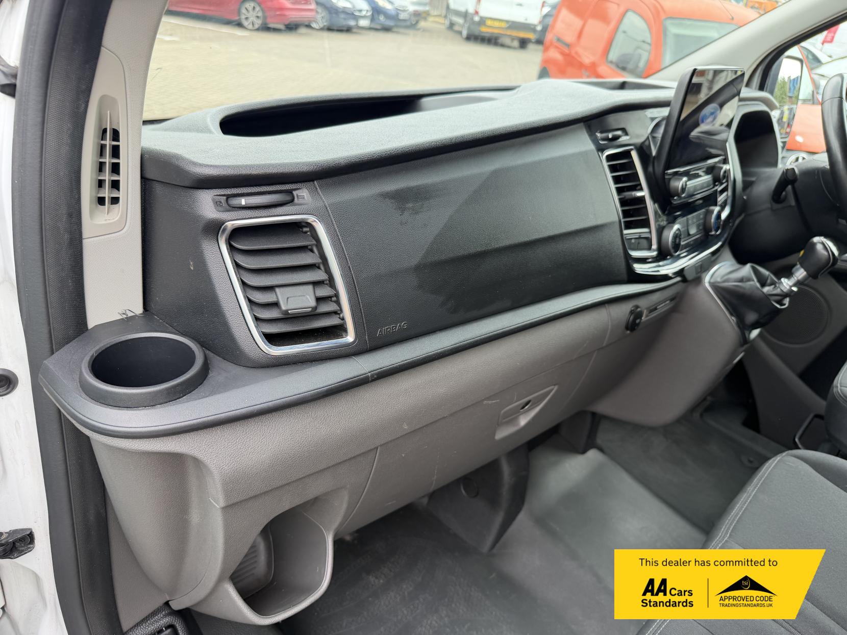 2022 Ford Transit Custom 2.0 300 EcoBlue Limited Panel Van 5dr Diesel Manual L2 H1 Euro 6 (s/s) (130 ps) - Thumbnail 29