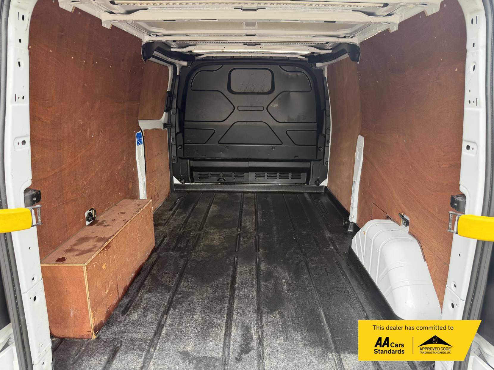 2022 Ford Transit Custom 2.0 300 EcoBlue Limited Panel Van 5dr Diesel Manual L2 H1 Euro 6 (s/s) (130 ps) - Thumbnail 22