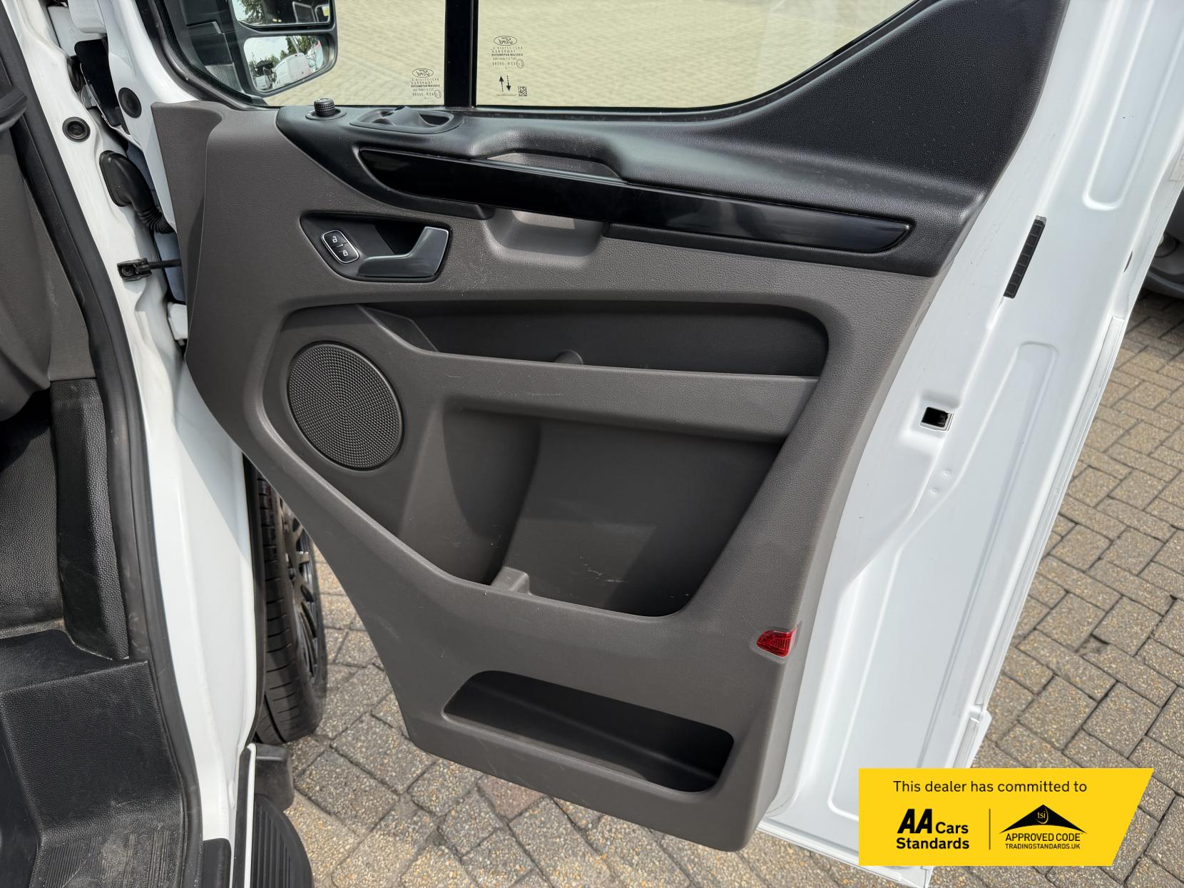 2022 Ford Transit Custom 2.0 300 EcoBlue Limited Panel Van 5dr Diesel Manual L2 H1 Euro 6 (s/s) (130 ps) - Thumbnail 50