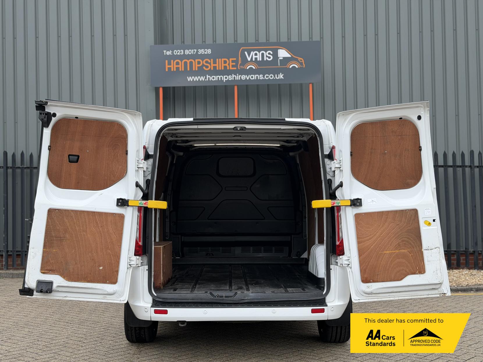 2022 Ford Transit Custom 2.0 300 EcoBlue Limited Panel Van 5dr Diesel Manual L2 H1 Euro 6 (s/s) (130 ps) - Thumbnail 20