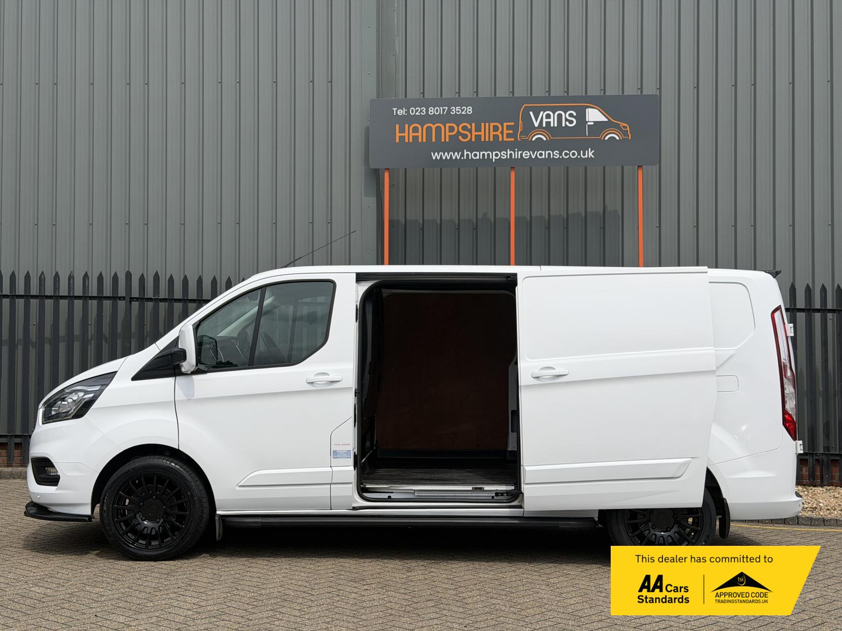 2022 Ford Transit Custom 2.0 300 EcoBlue Limited Panel Van 5dr Diesel Manual L2 H1 Euro 6 (s/s) (130 ps) - Thumbnail 6