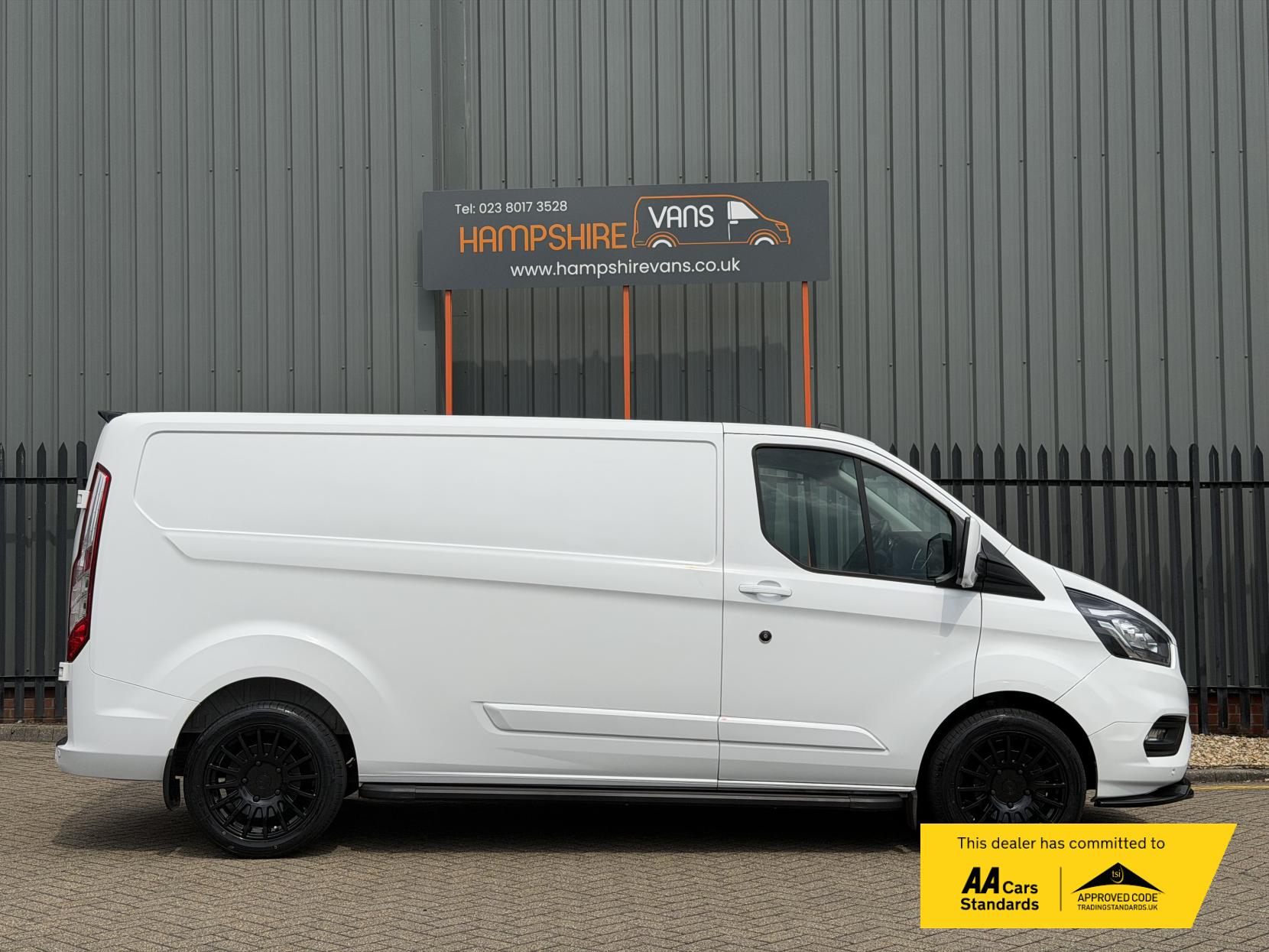 2022 Ford Transit Custom 2.0 300 EcoBlue Limited Panel Van 5dr Diesel Manual L2 H1 Euro 6 (s/s) (130 ps) - Thumbnail 7