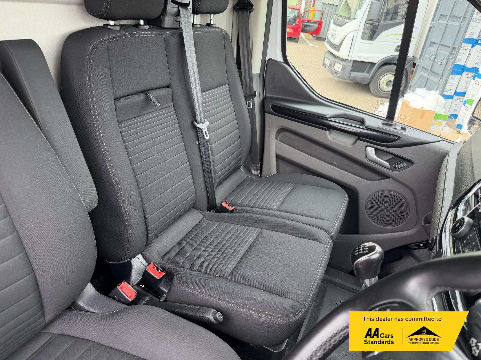 2022 Ford Transit Custom 2.0 300 EcoBlue Limited Panel Van 5dr Diesel Manual L2 H1 Euro 6 (s/s) (130 ps) - Thumbnail 13