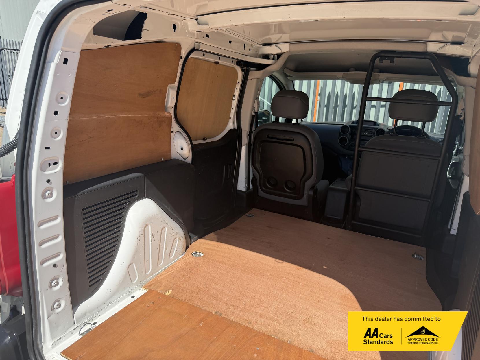 2011 Peugeot Partner 1.6 HDi 625 S Panel Van 4dr Diesel Manual L1 (153 g/km, 75 bhp) - Thumbnail 11