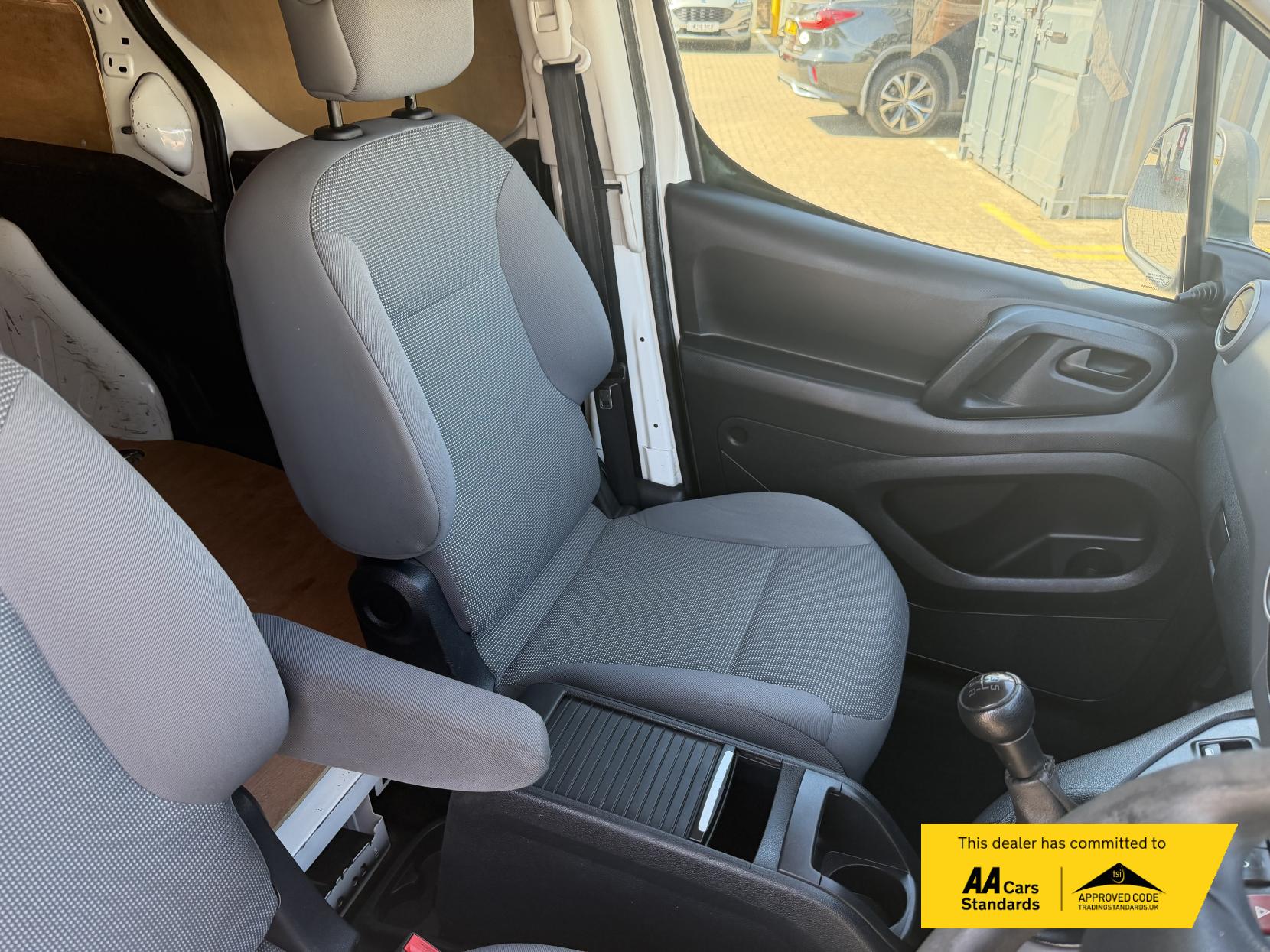 2011 Peugeot Partner 1.6 HDi 625 S Panel Van 4dr Diesel Manual L1 (153 g/km, 75 bhp) - Thumbnail 20