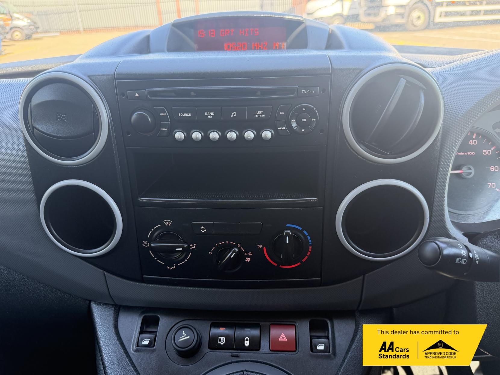 2011 Peugeot Partner 1.6 HDi 625 S Panel Van 4dr Diesel Manual L1 (153 g/km, 75 bhp) - Thumbnail 23