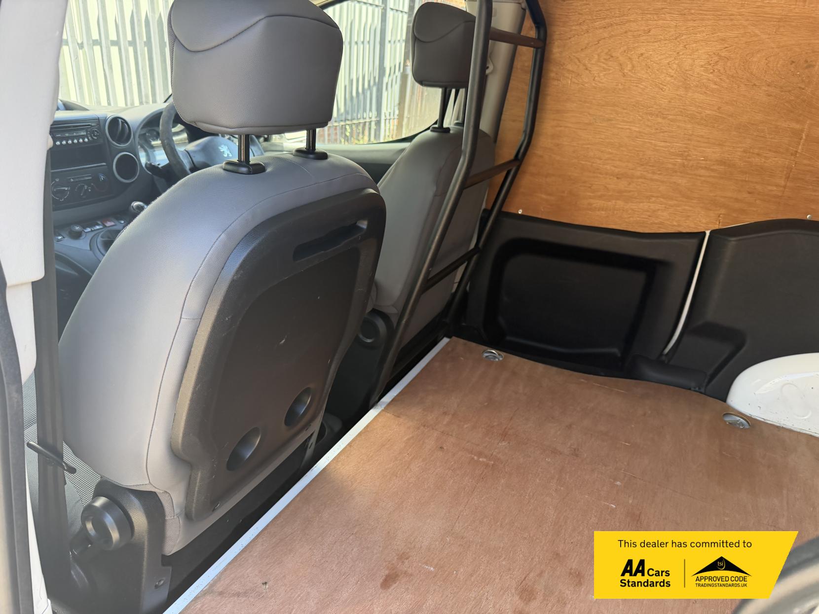 2011 Peugeot Partner 1.6 HDi 625 S Panel Van 4dr Diesel Manual L1 (153 g/km, 75 bhp) - Thumbnail 15