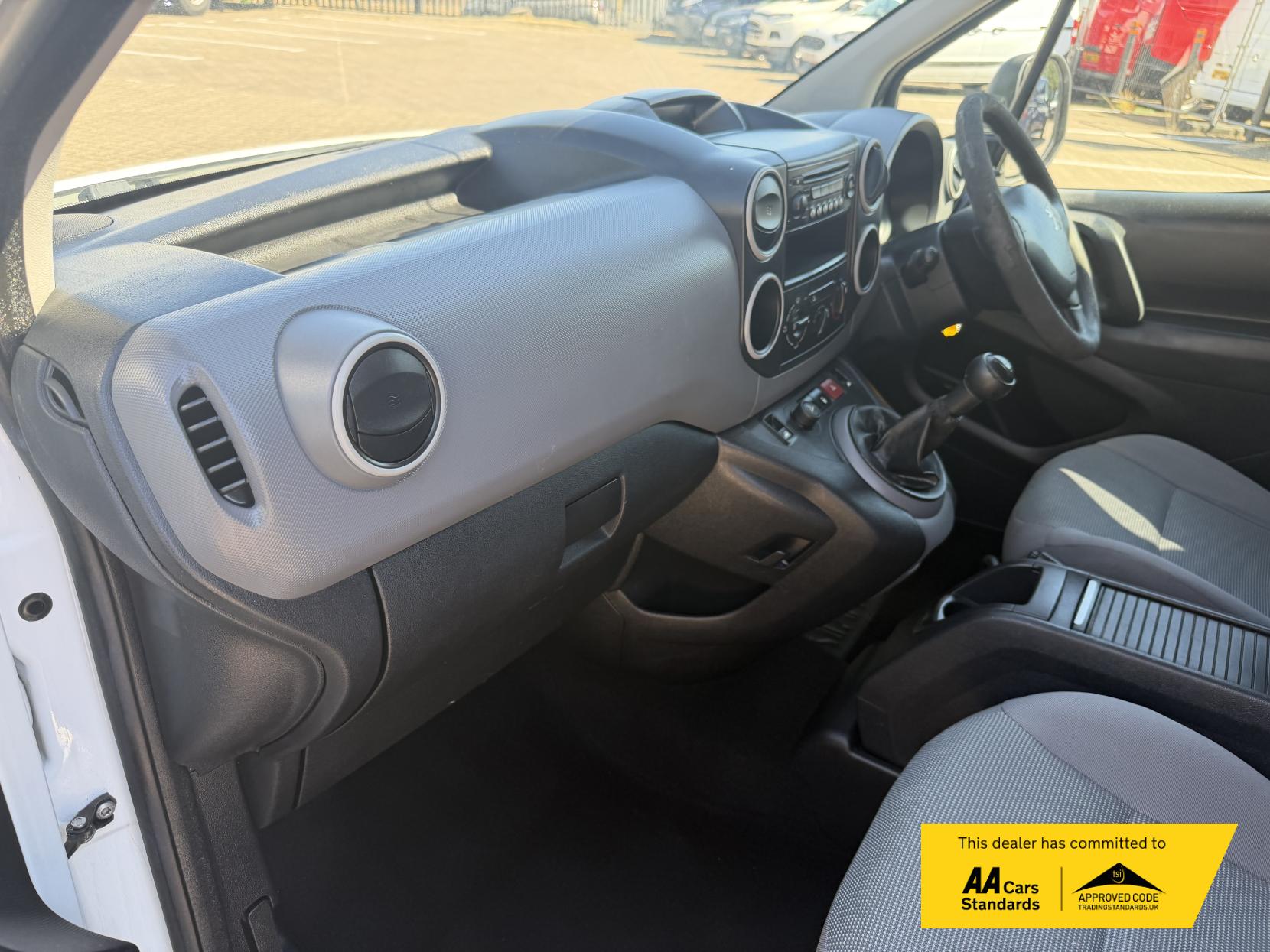 2011 Peugeot Partner 1.6 HDi 625 S Panel Van 4dr Diesel Manual L1 (153 g/km, 75 bhp) - Thumbnail 22