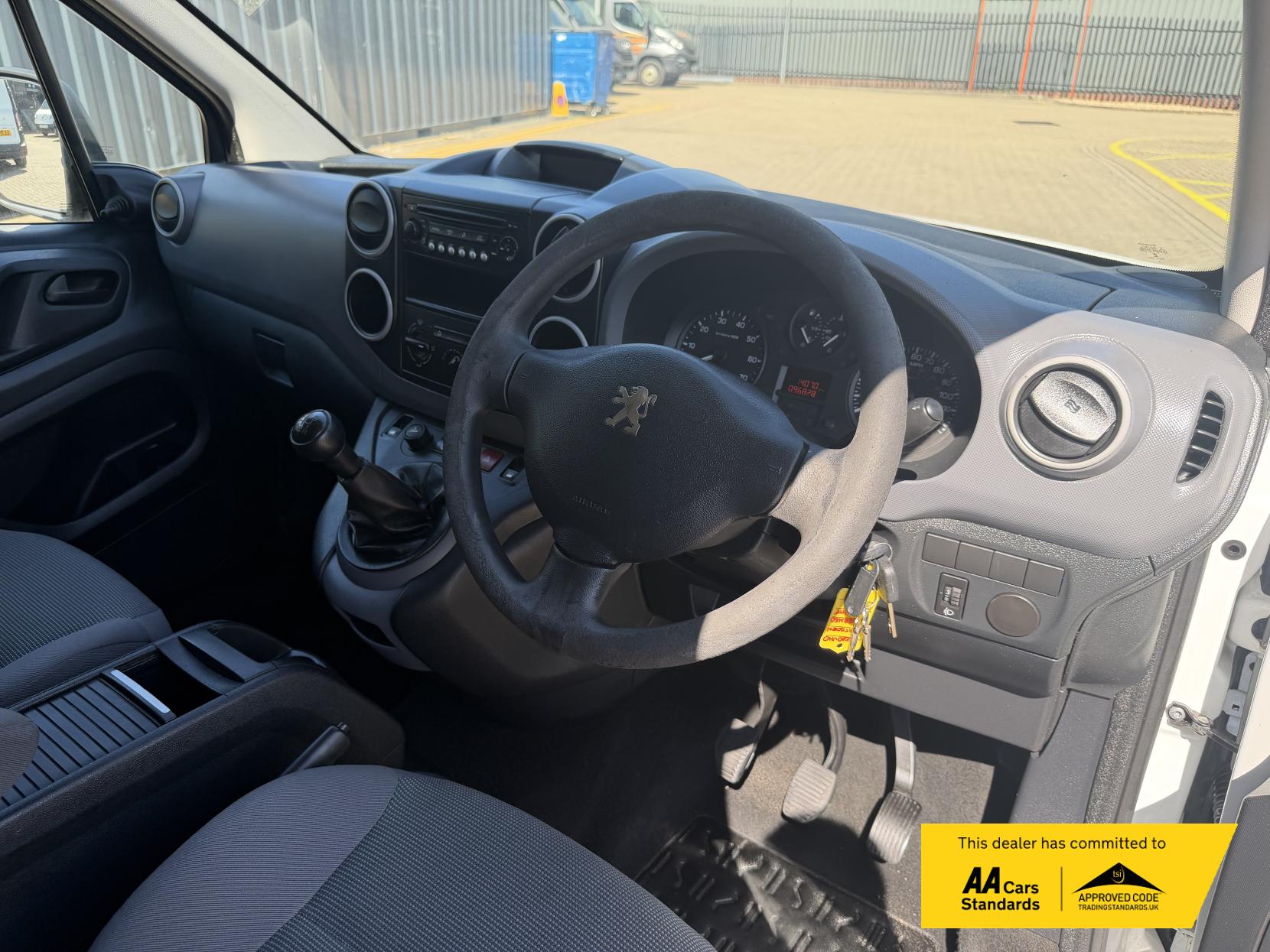 2011 Peugeot Partner 1.6 HDi 625 S Panel Van 4dr Diesel Manual L1 (153 g/km, 75 bhp) - Thumbnail 32