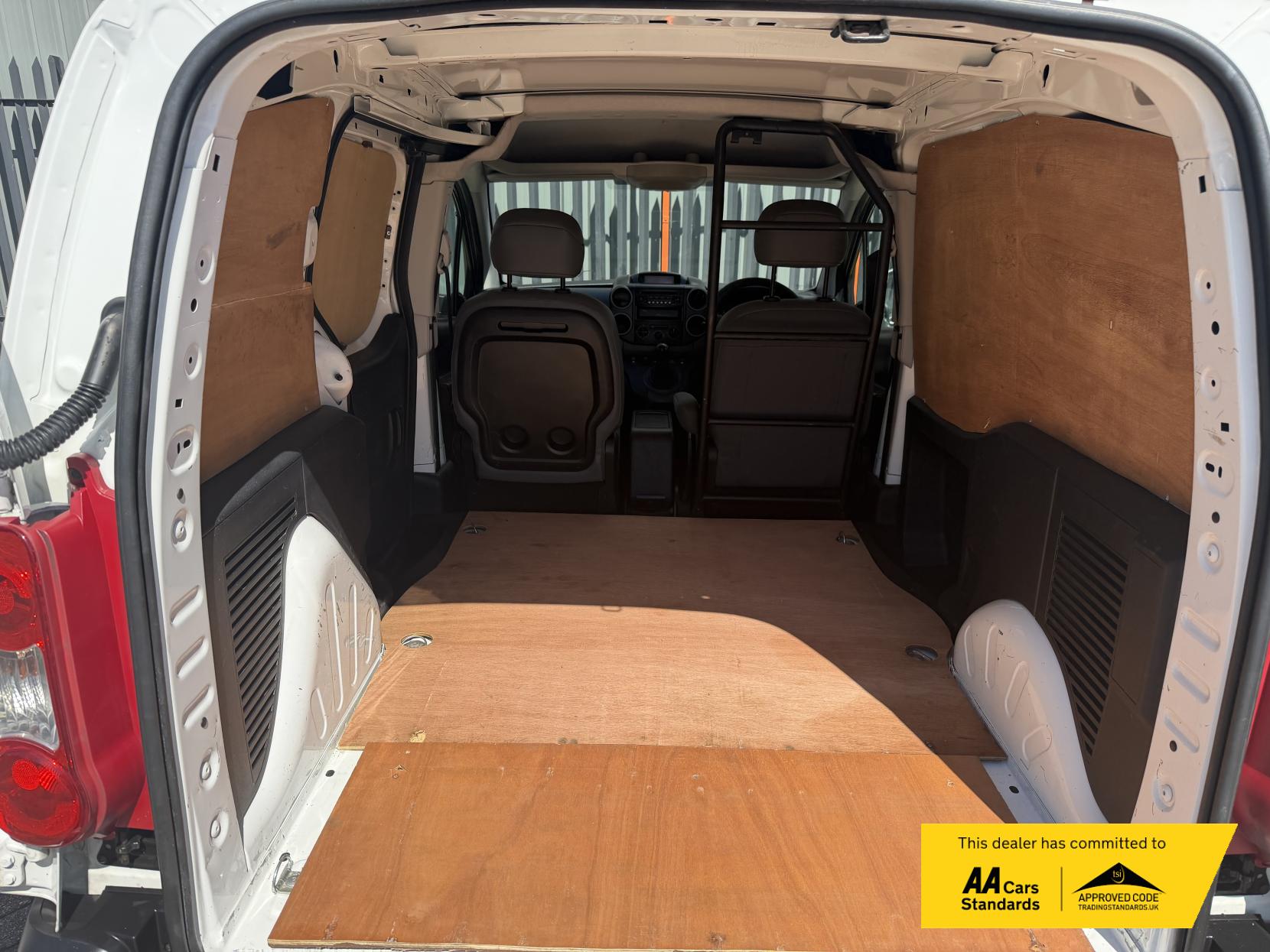 2011 Peugeot Partner 1.6 HDi 625 S Panel Van 4dr Diesel Manual L1 (153 g/km, 75 bhp) - Thumbnail 12