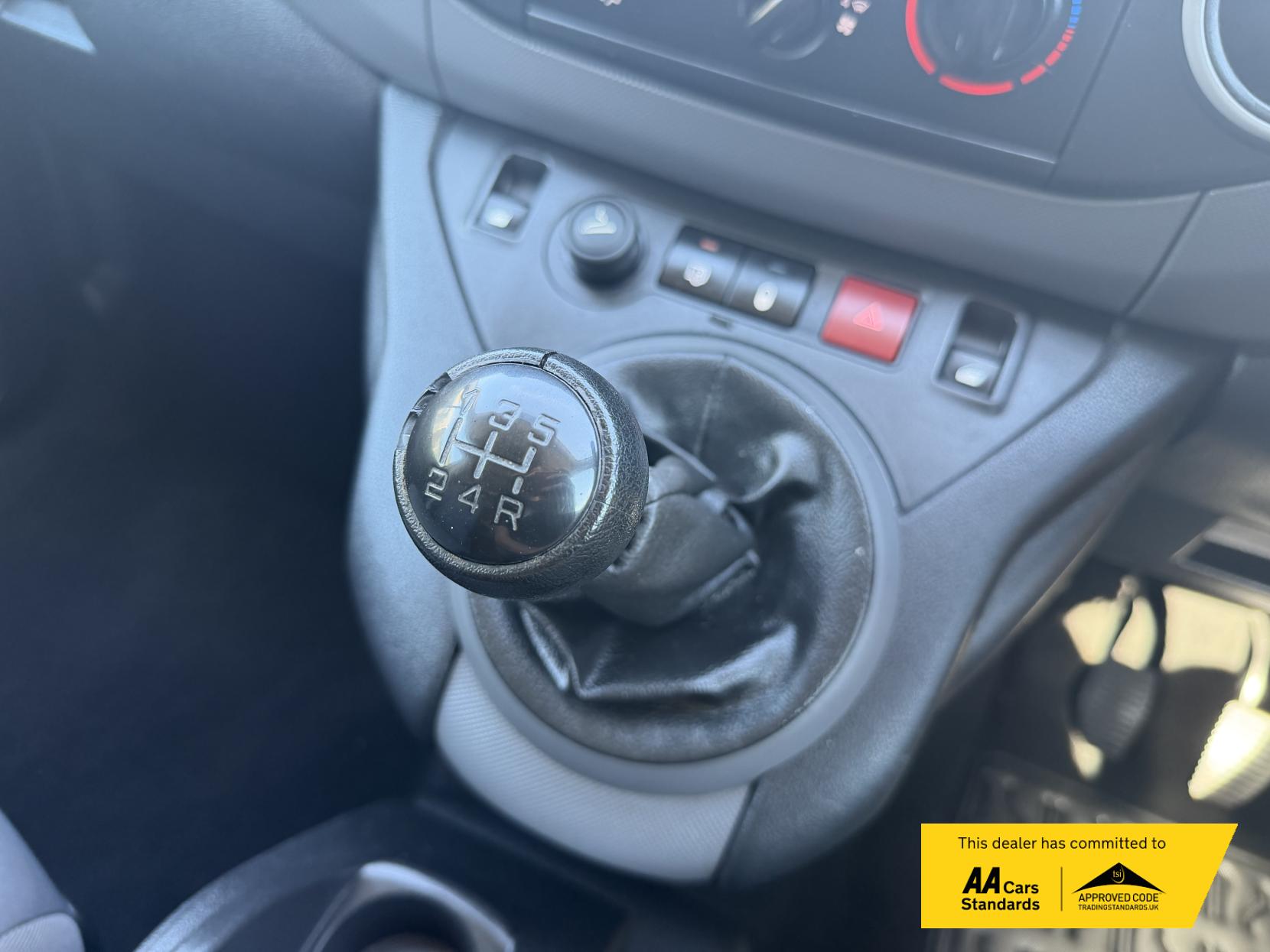 2011 Peugeot Partner 1.6 HDi 625 S Panel Van 4dr Diesel Manual L1 (153 g/km, 75 bhp) - Thumbnail 27